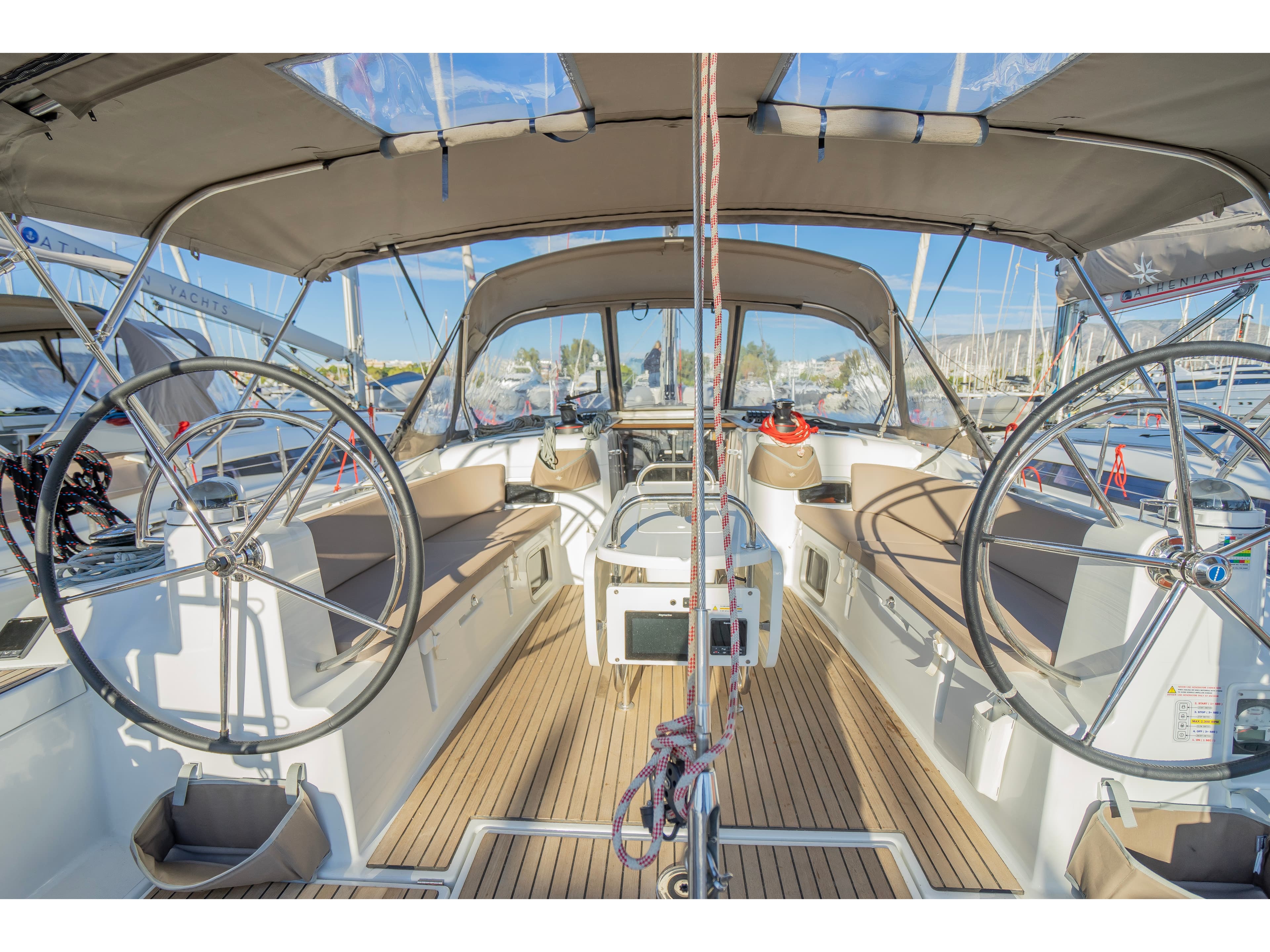 Sun Odyssey 519 - photo