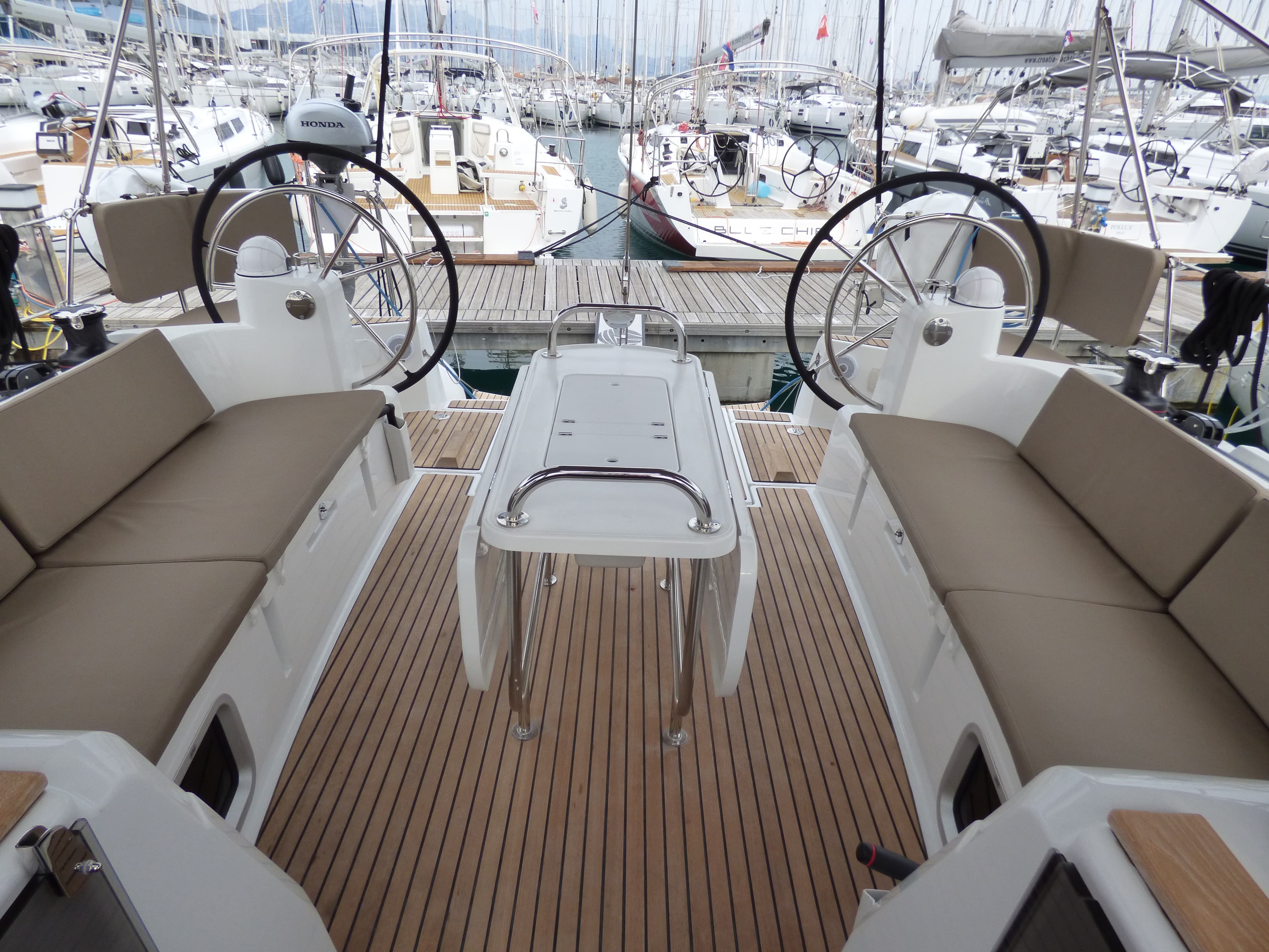 Sun Odyssey 519 - photo 4