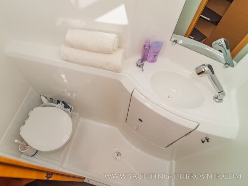 Lagoon 380 - photo 4