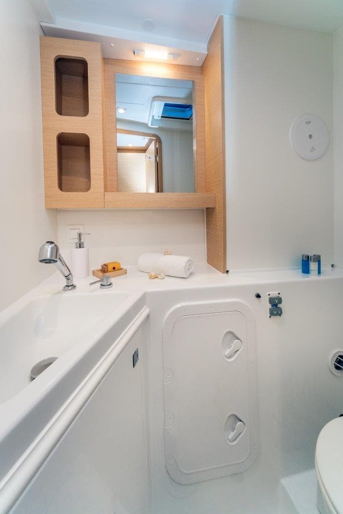 Lagoon 42 - photo 13