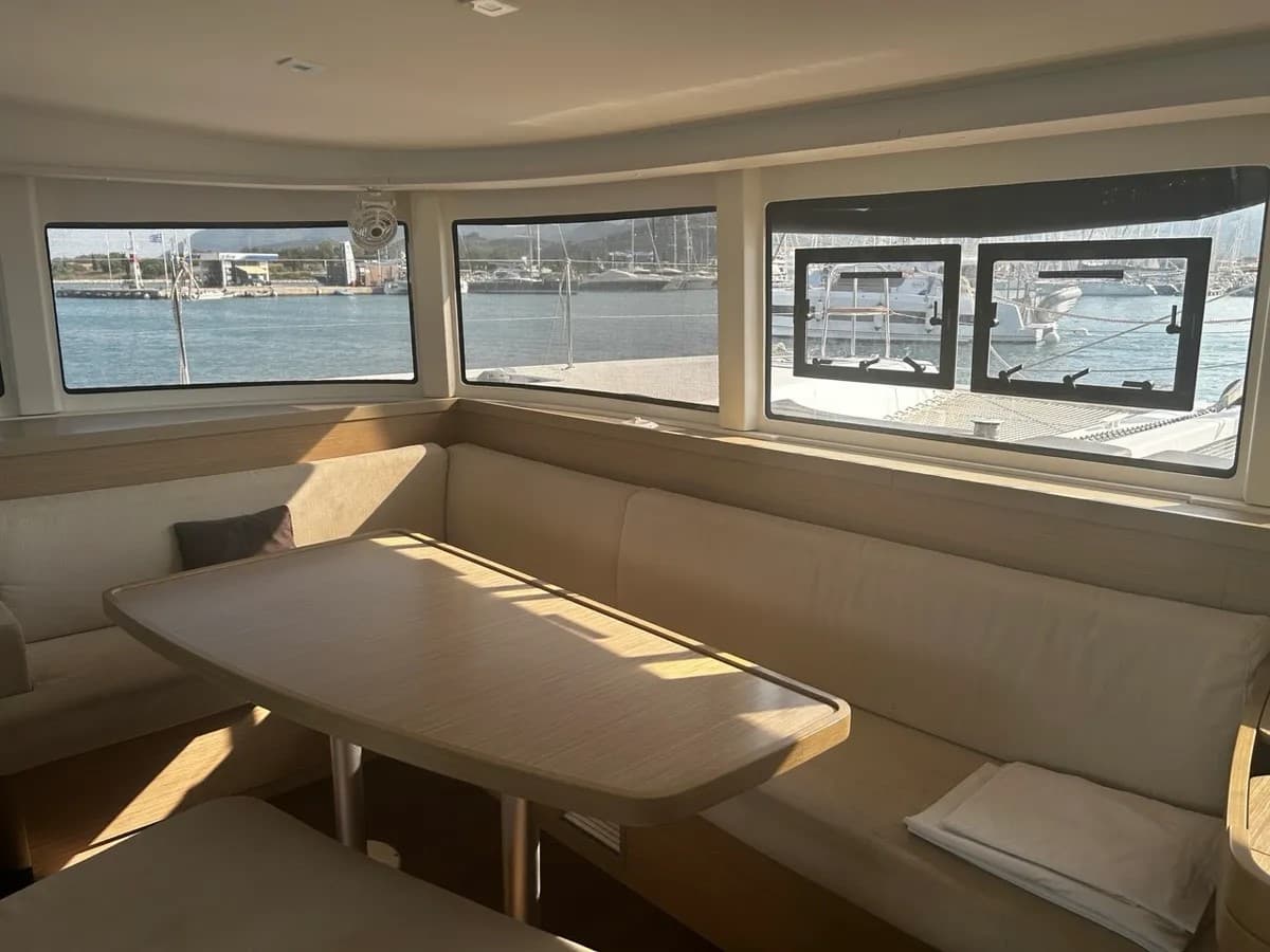 Lagoon 42 - photo 12