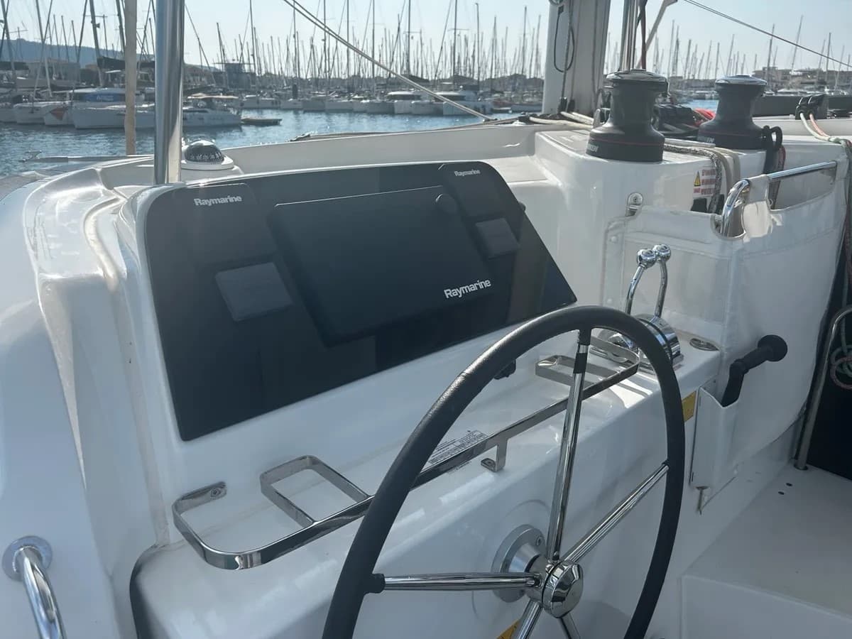 Lagoon 42 - photo 24