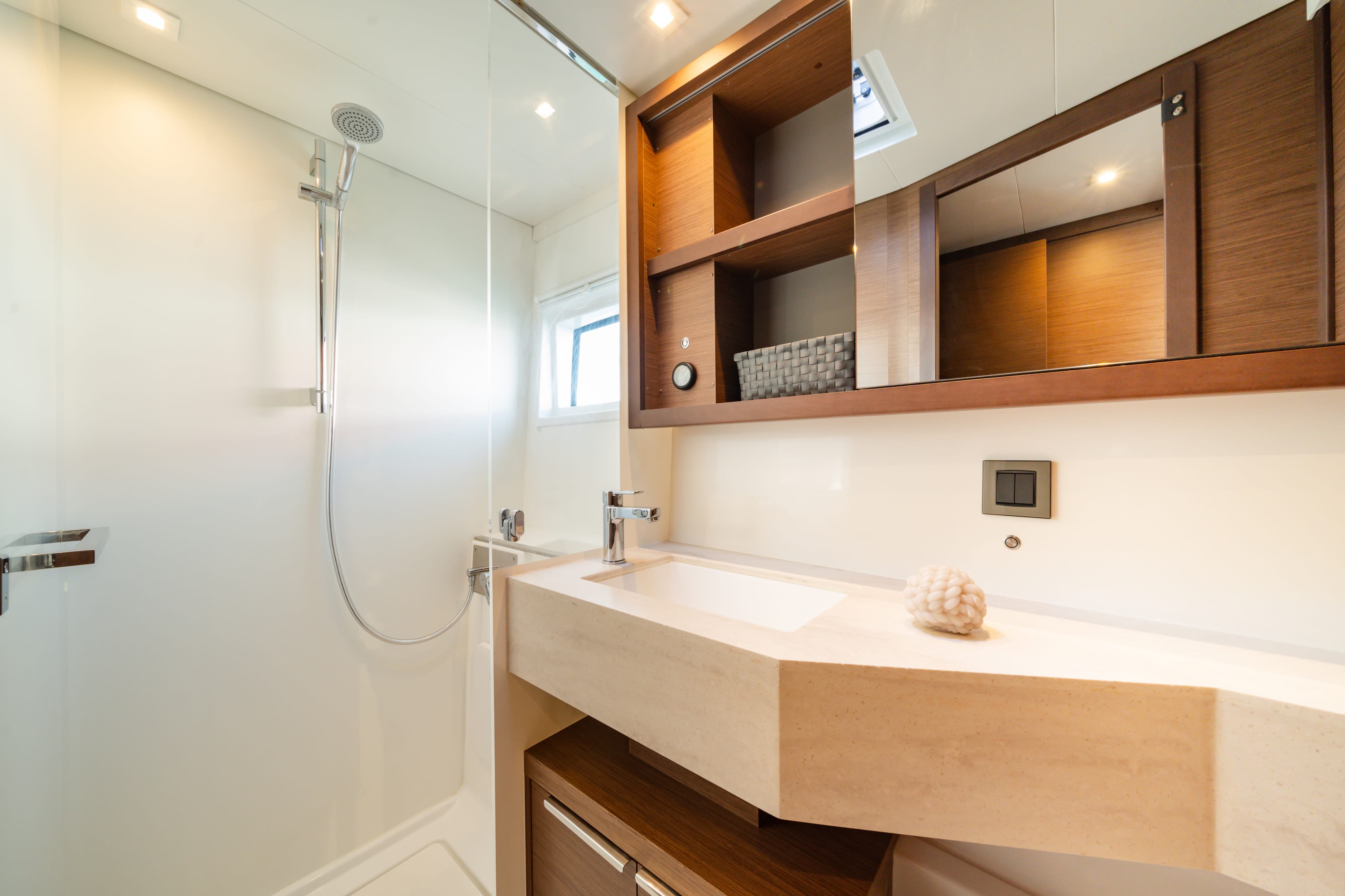 Lagoon 46  - photo 12