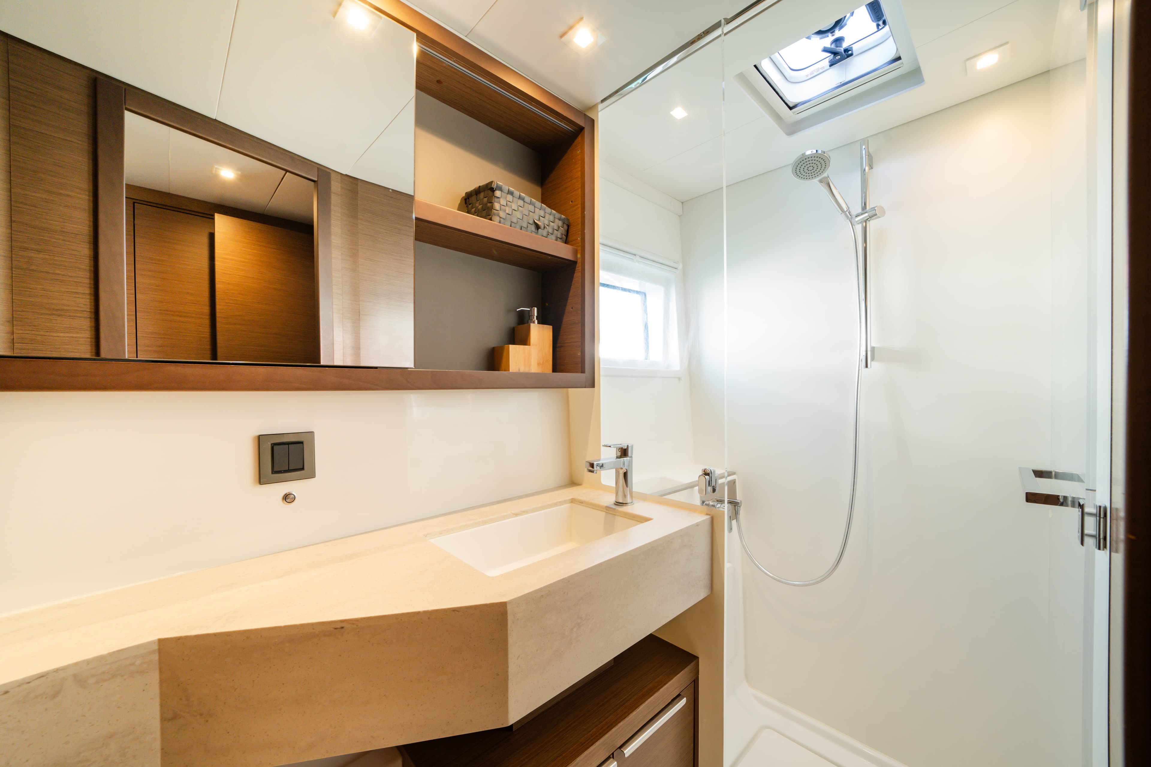 Lagoon 46  - photo 6