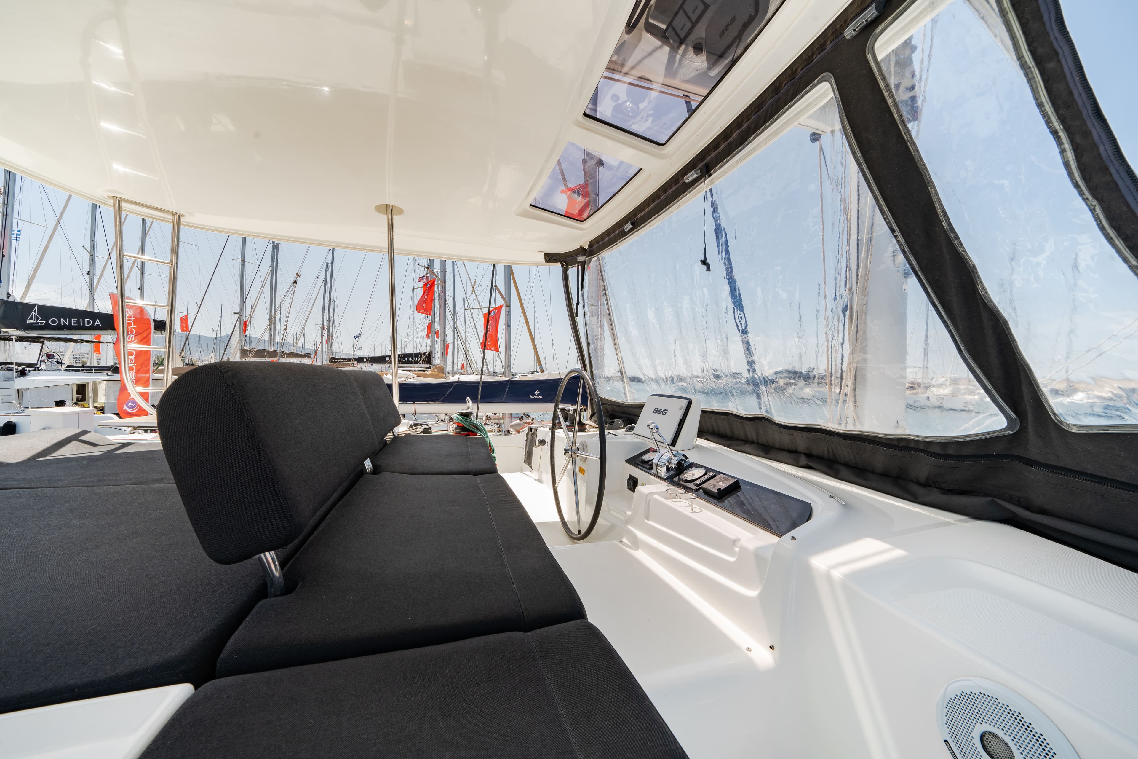 Lagoon 46  - photo 8