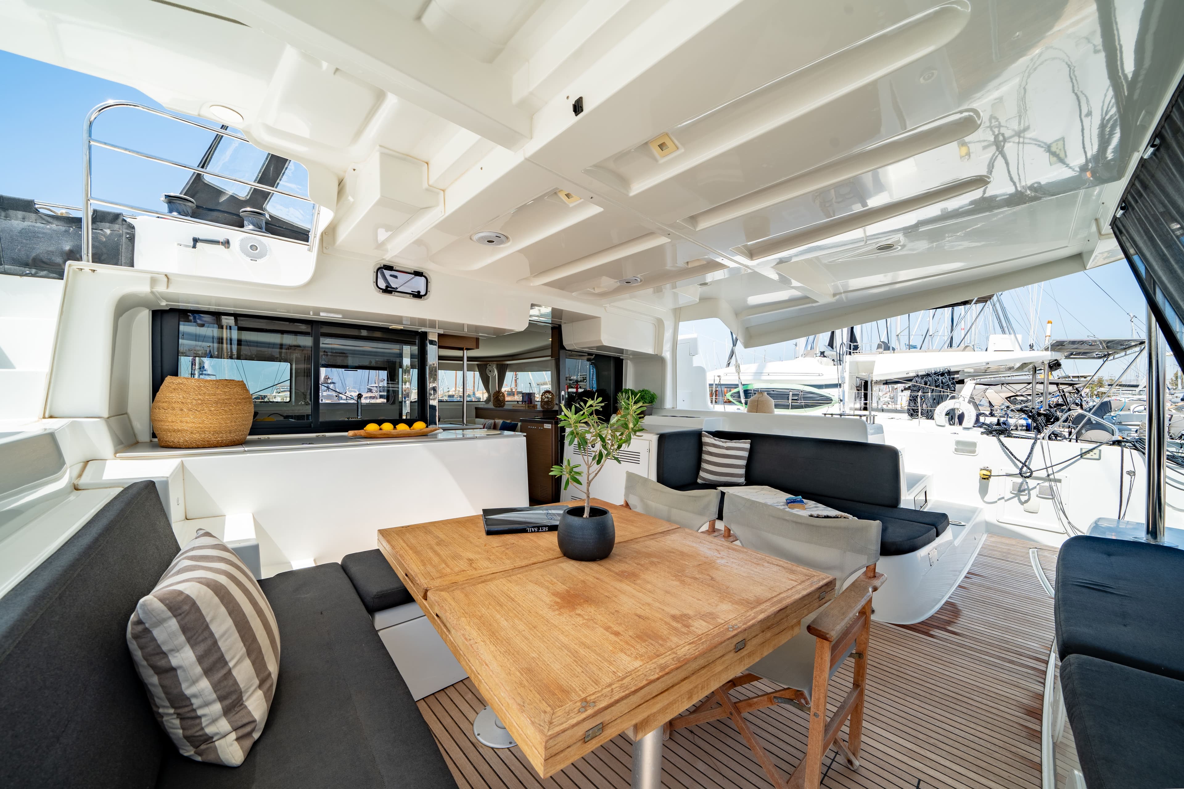 Lagoon 46  - photo 20