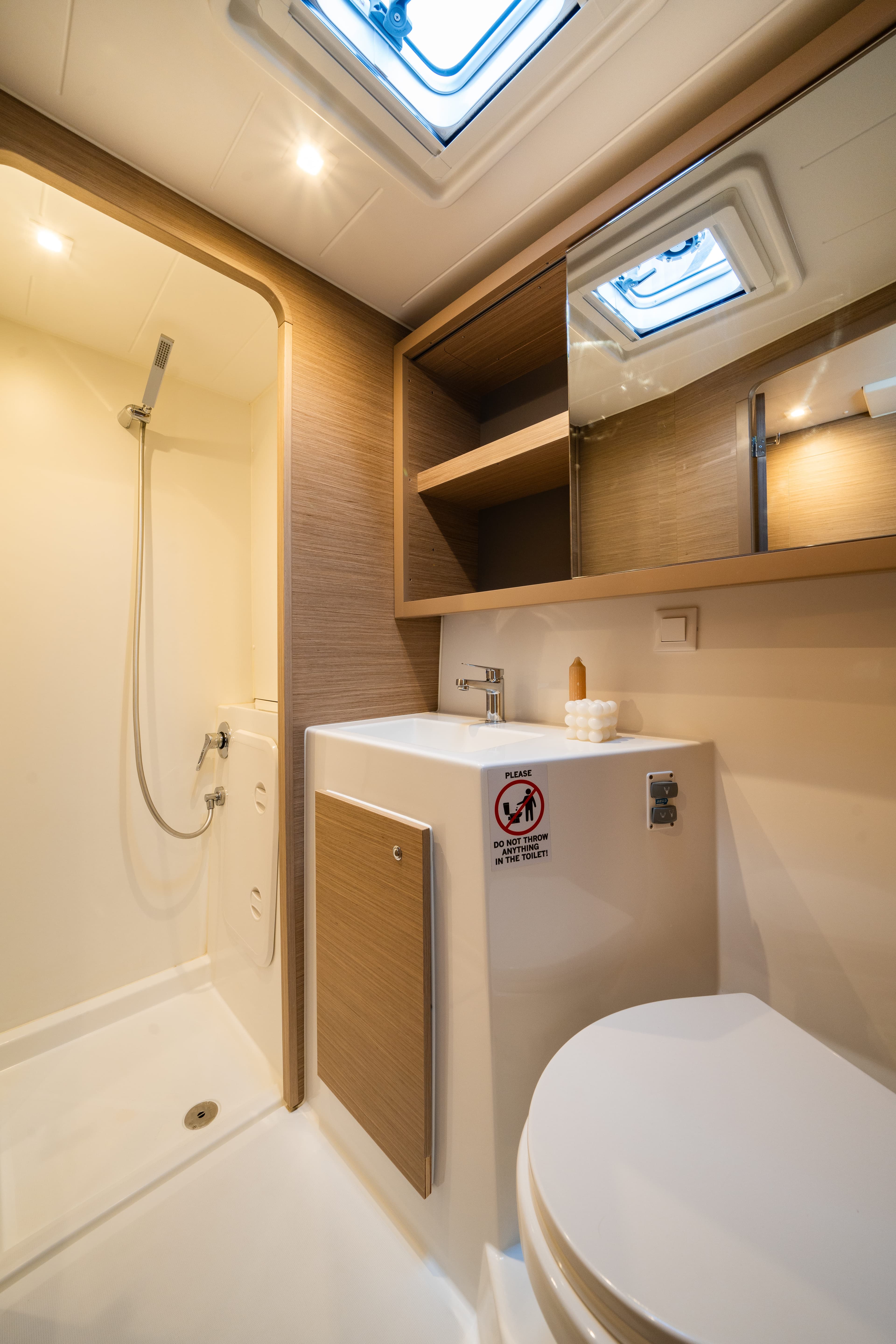 Lagoon 42 - photo 14