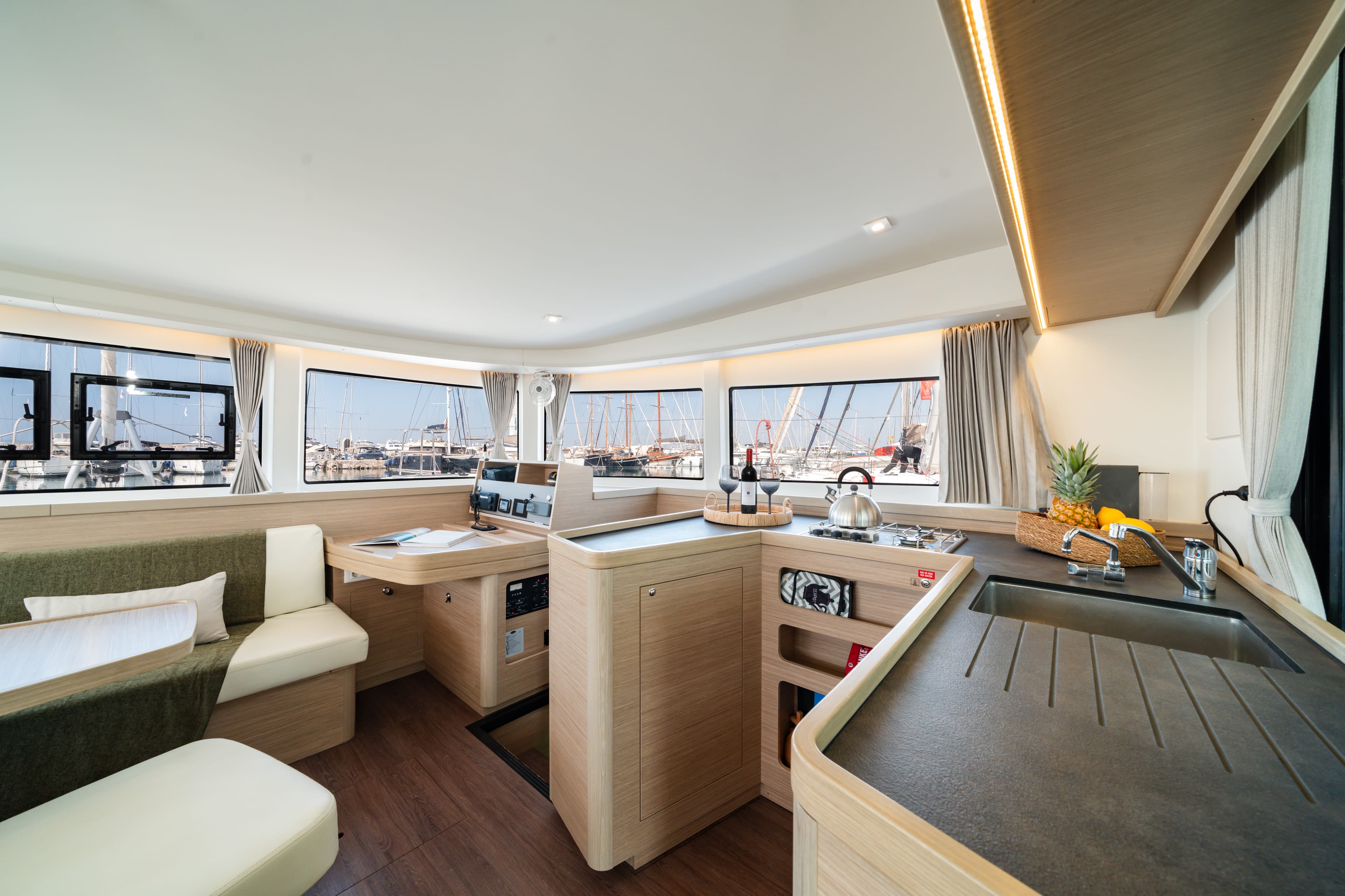 Lagoon 42 - photo 10