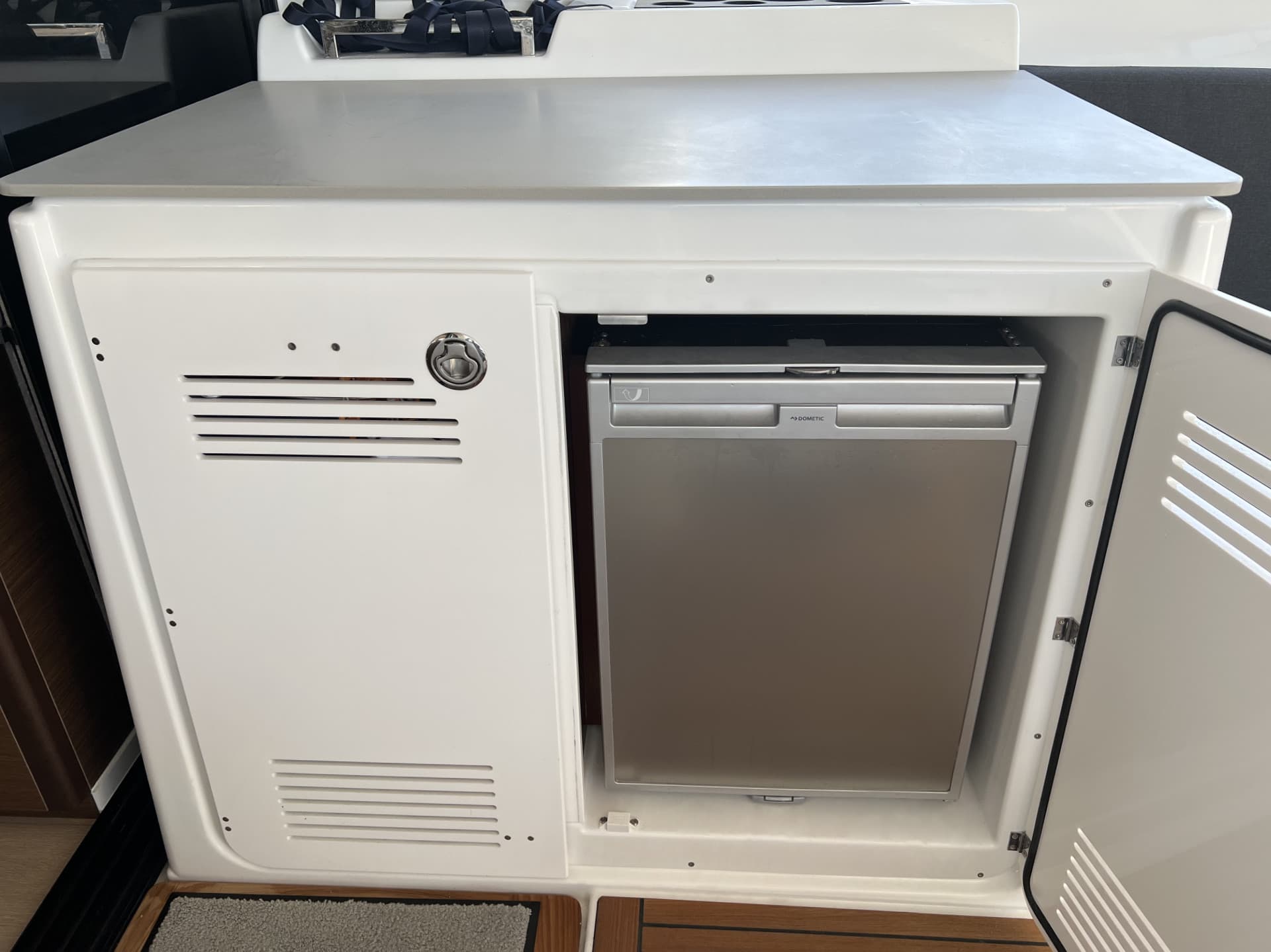 Lagoon 46  - photo 25