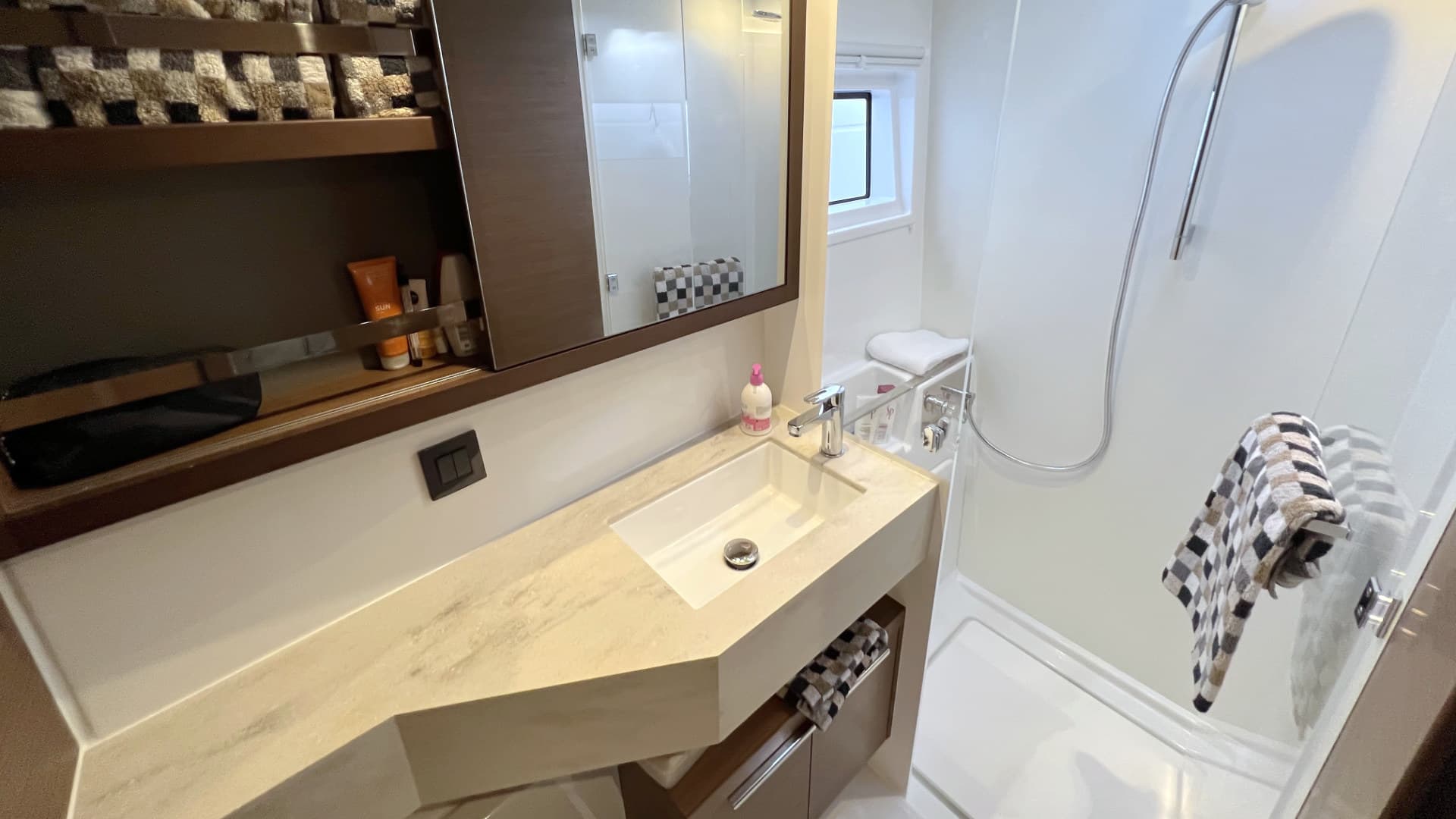 Lagoon 46  - photo 31