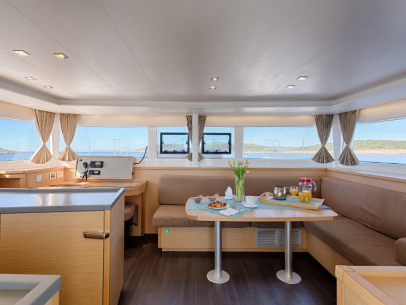 Lagoon 450 Fly - photo 6