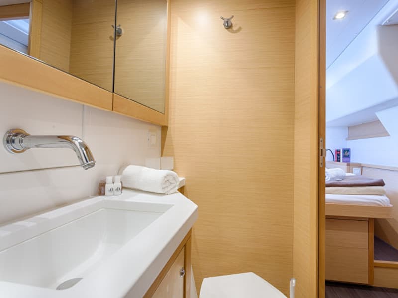 Lagoon 450 Fly - photo 12