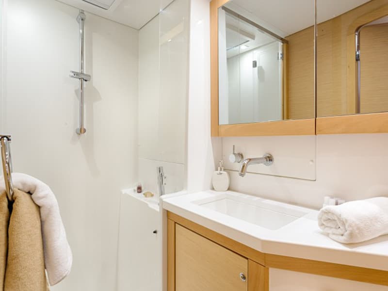 Lagoon 450 Fly - photo 16