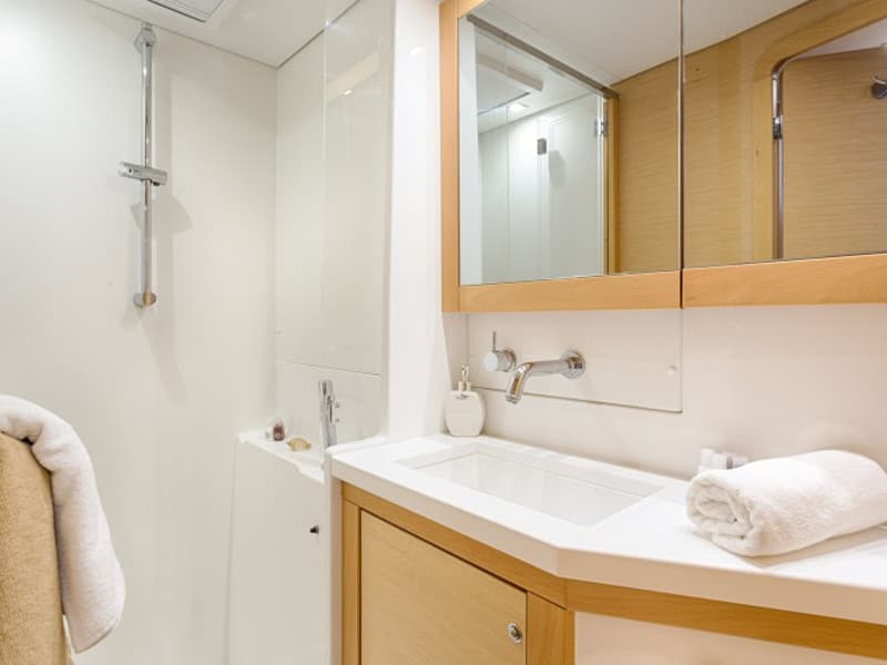 Lagoon 450 Fly - photo 13