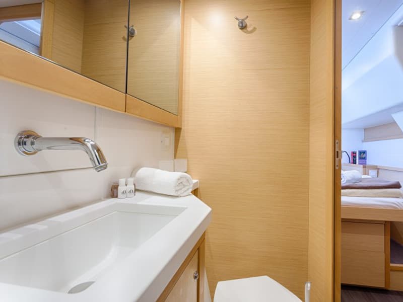 Lagoon 450 Fly - photo 14