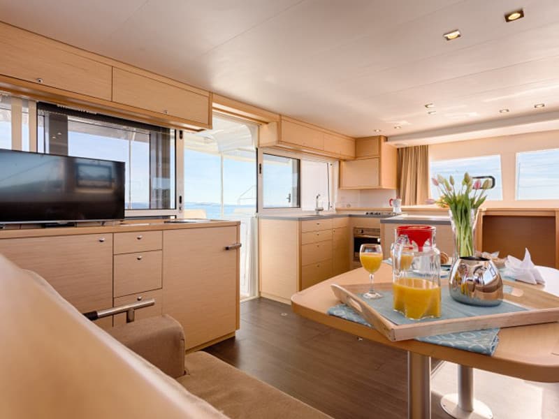 Lagoon 450 Fly - photo 6