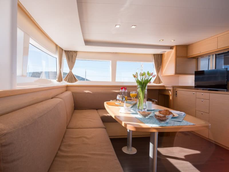 Lagoon 450 Fly - photo 9