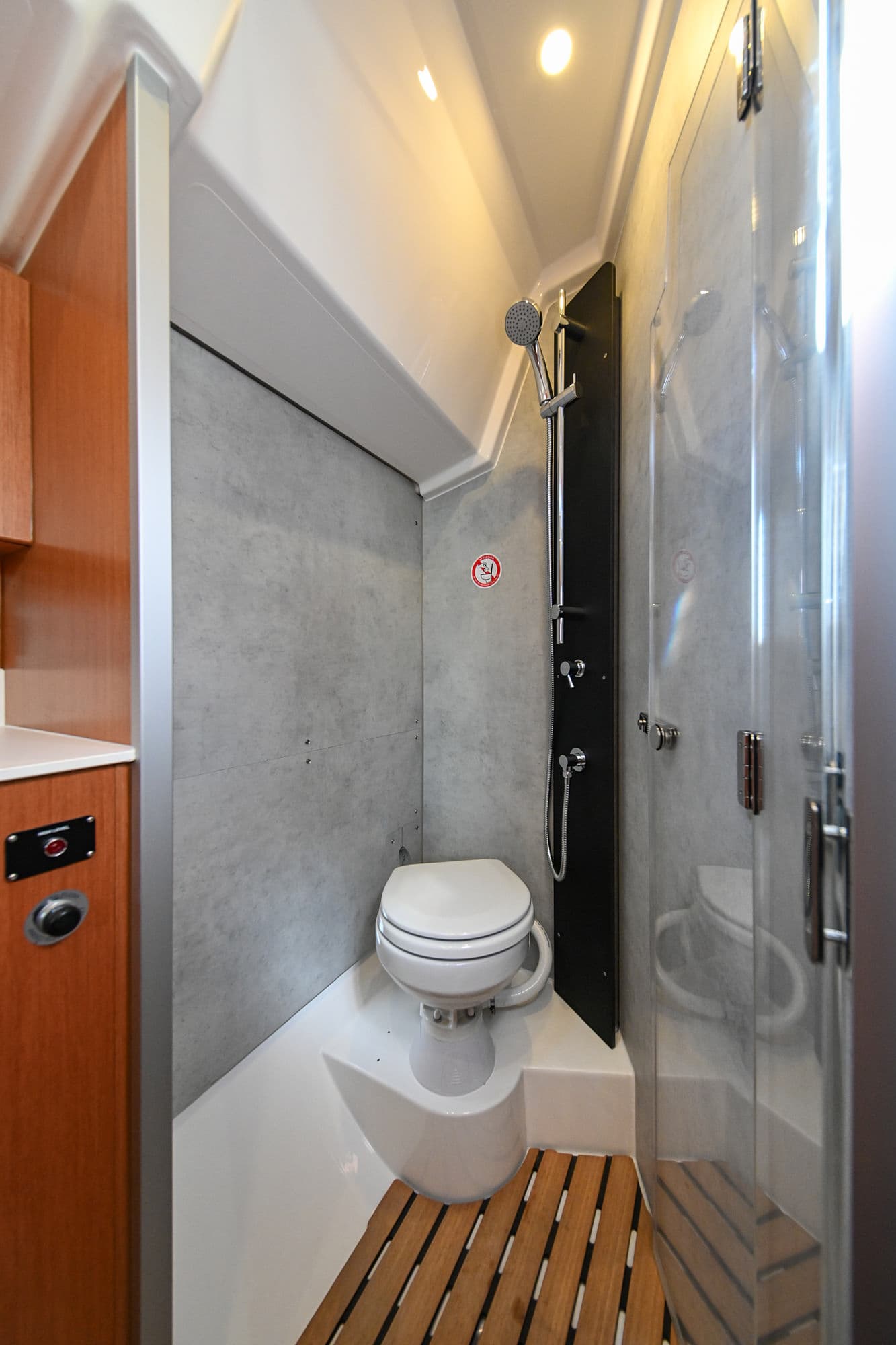 Bavaria C38 - photo 43