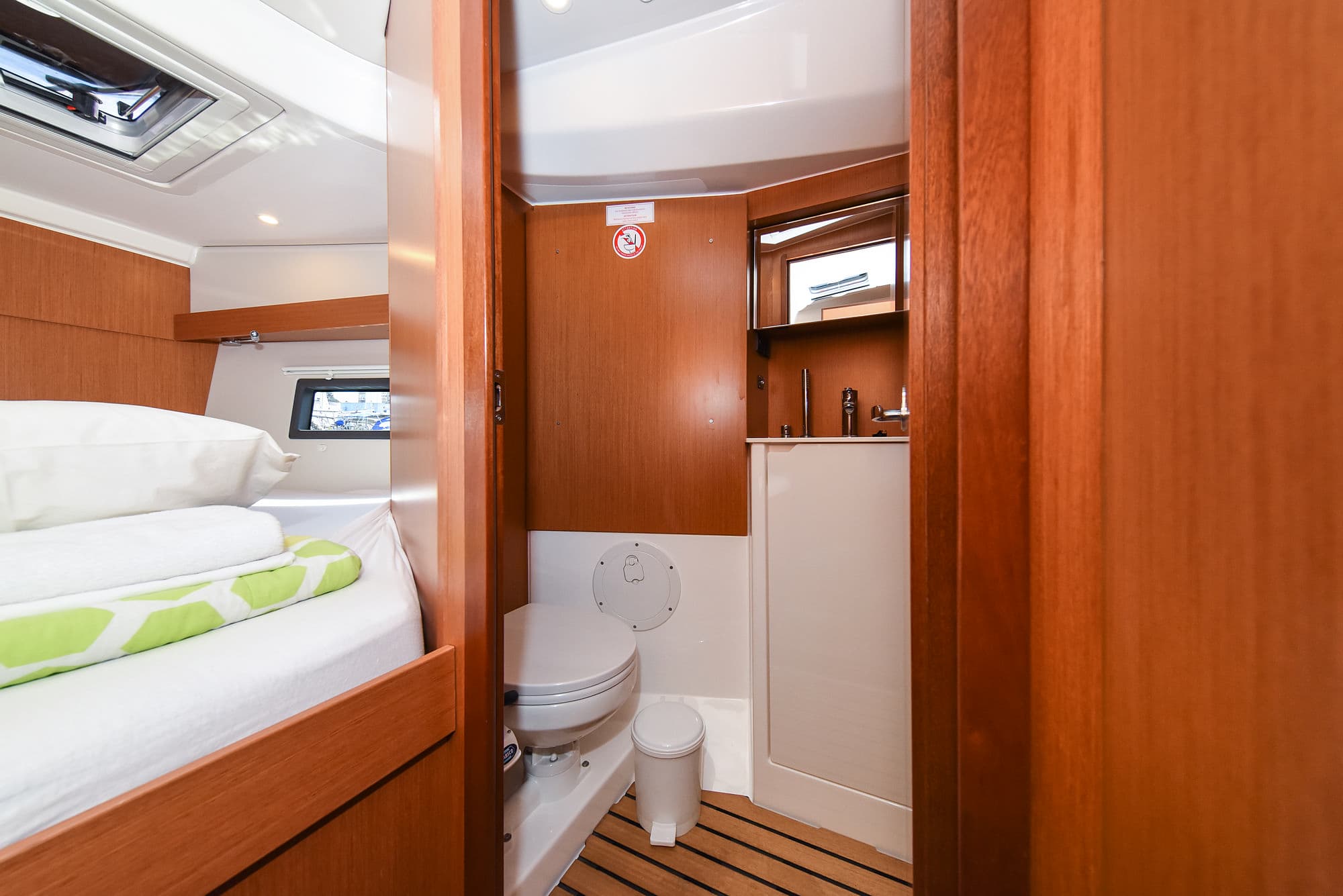 Bavaria C38 - photo 75