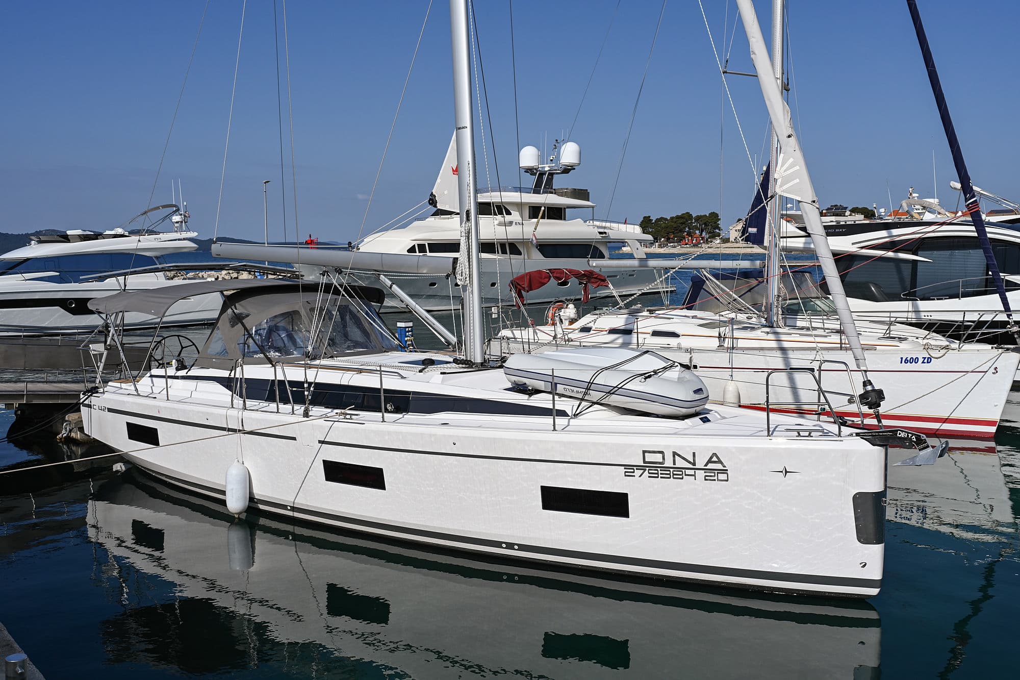 Bavaria C42 - photo 6
