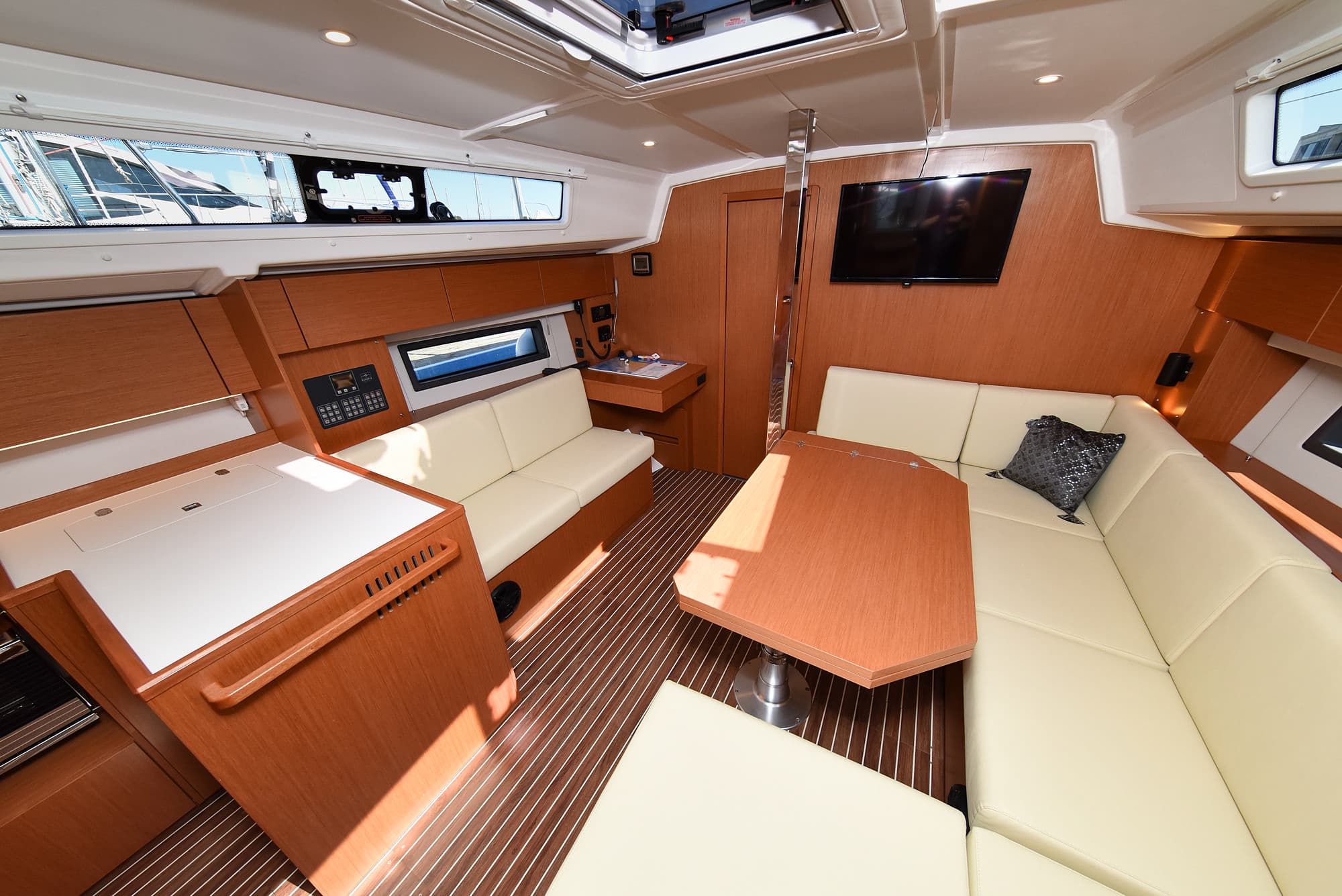 Bavaria C42 - photo 63