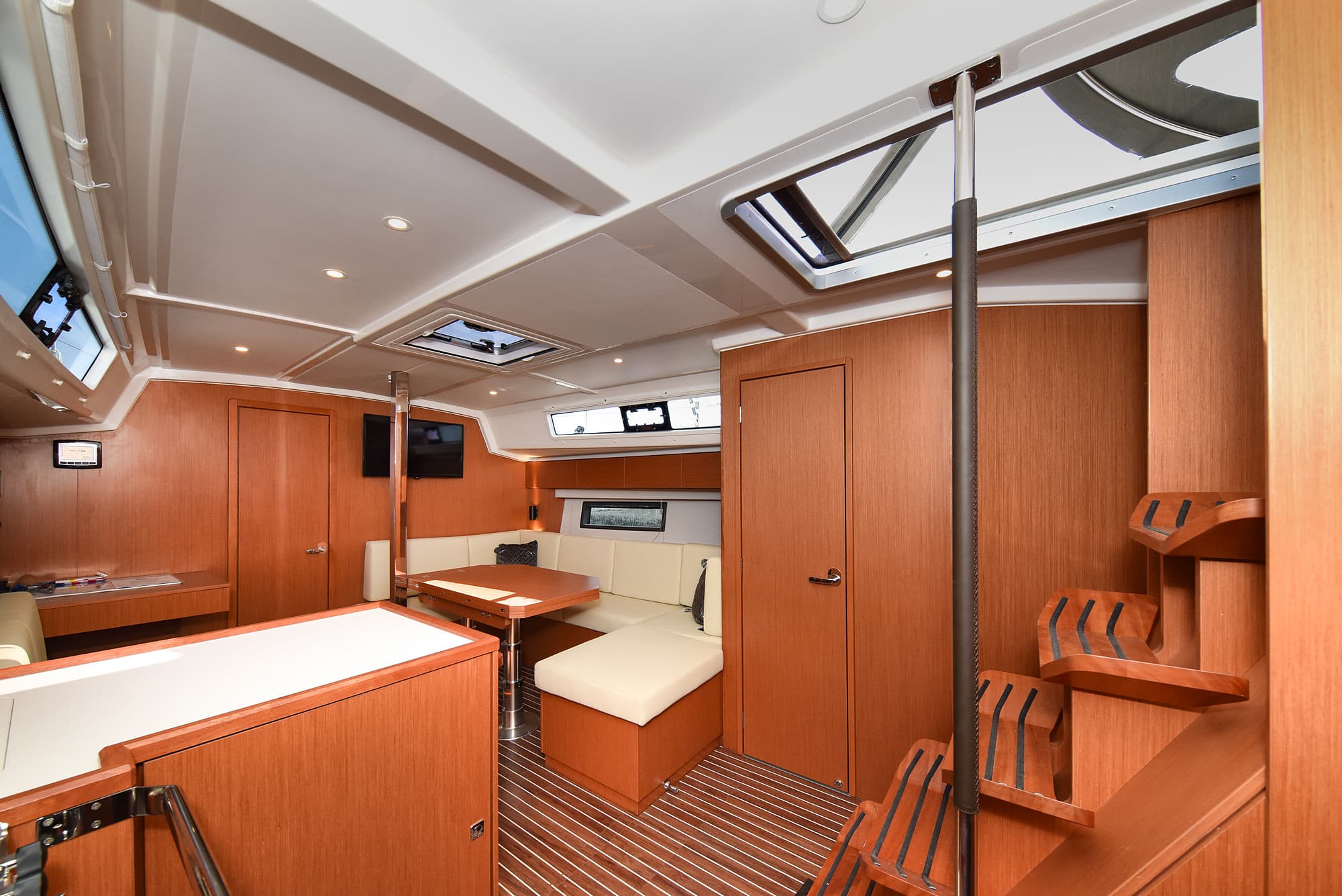 Bavaria C42 - photo 65
