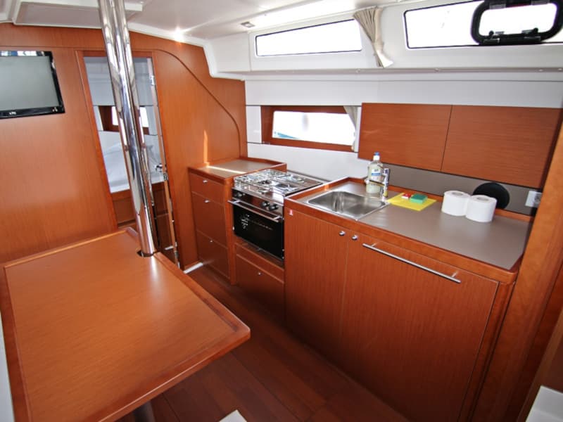 Oceanis 38.1 - photo 6