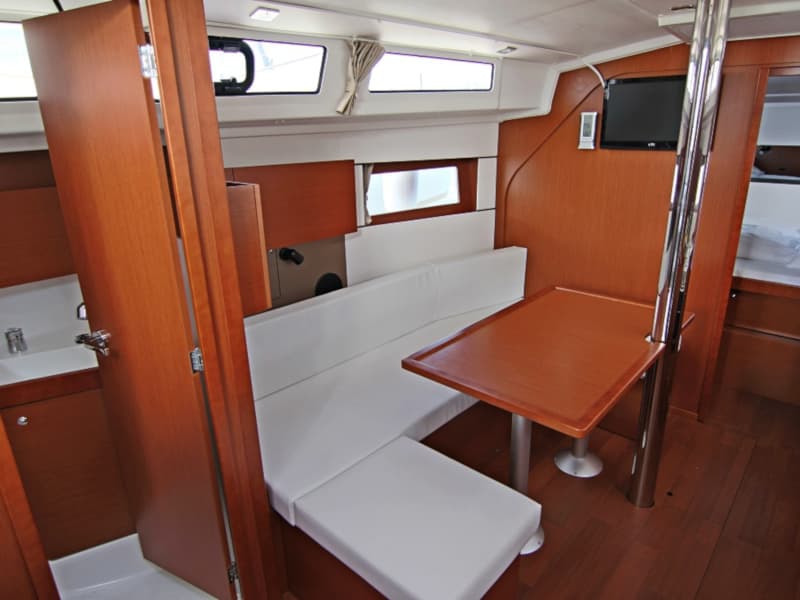 Oceanis 38.1 - photo 9