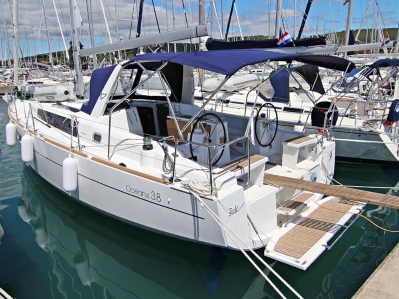Oceanis 38.1 - photo 8