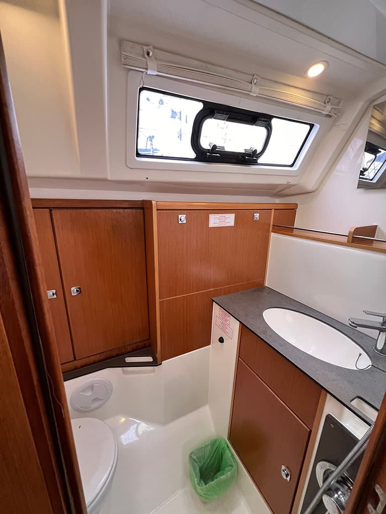 Bavaria Cruiser 37 - photo 30