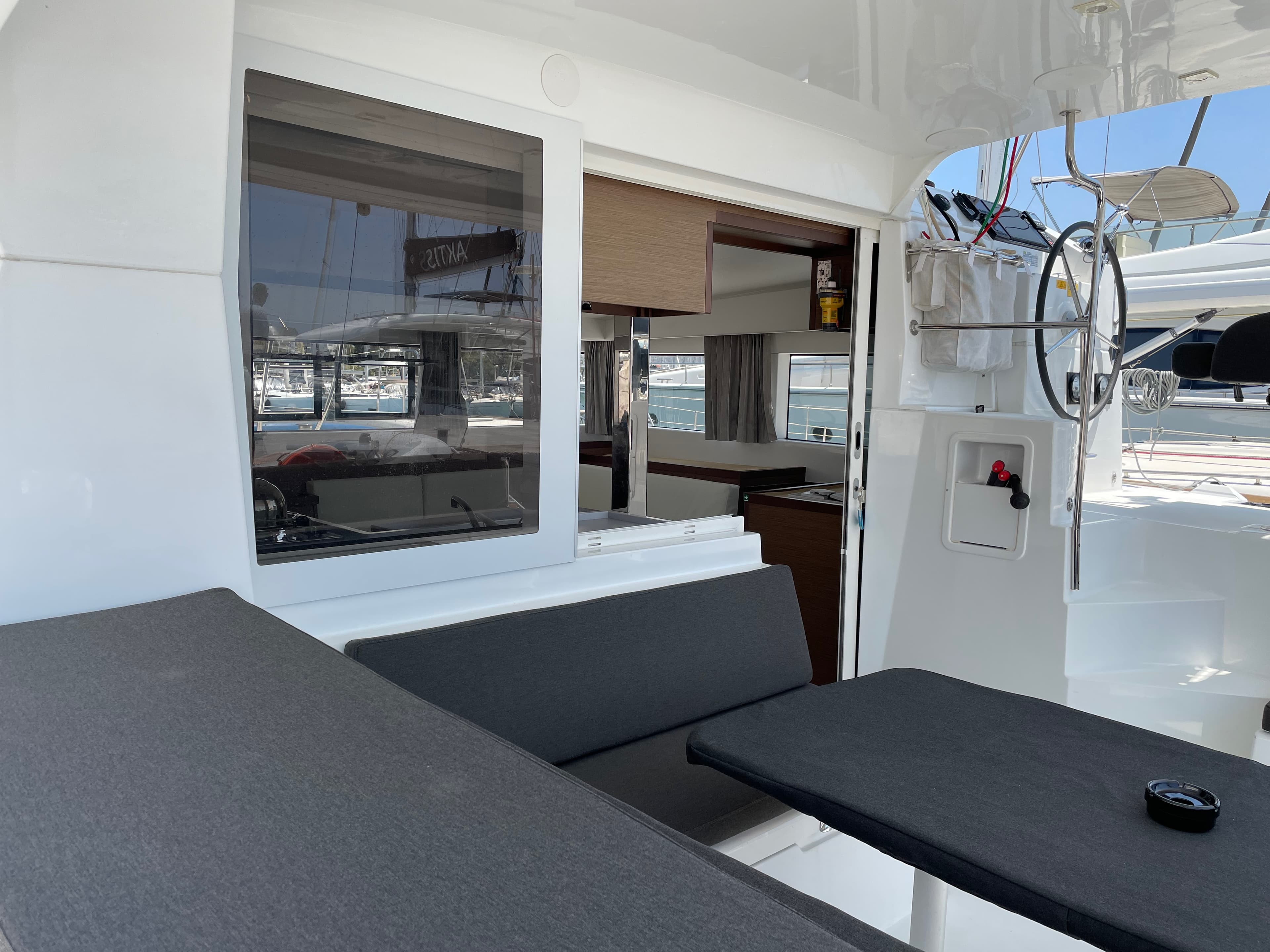 Lagoon 40 - photo 12