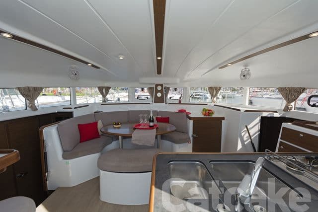 Lagoon 380 S2 - photo 12