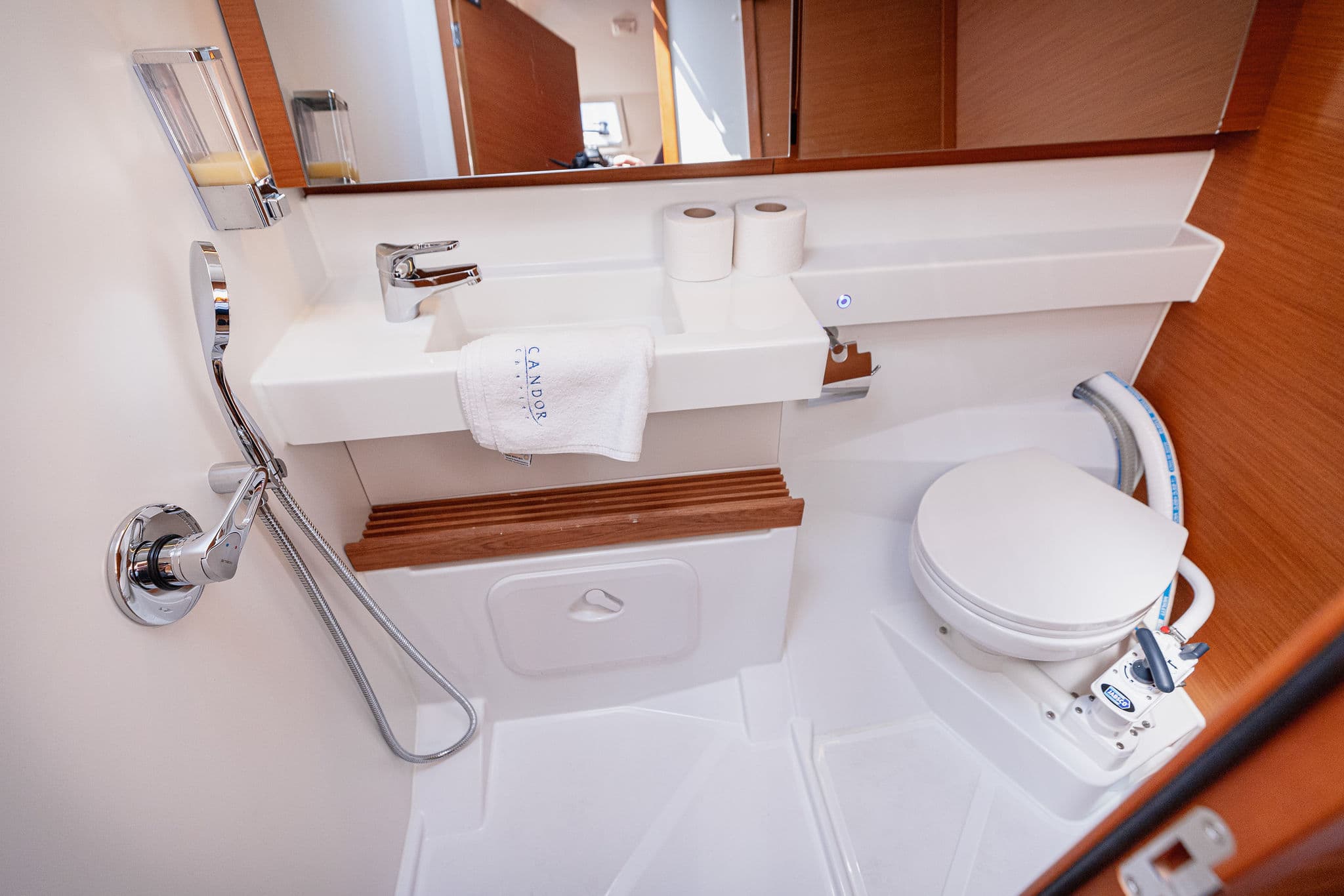 Sun Odyssey 440 - photo 7