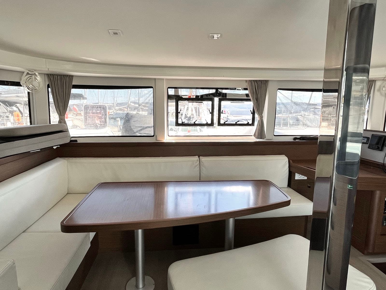 Lagoon 42 - photo 12