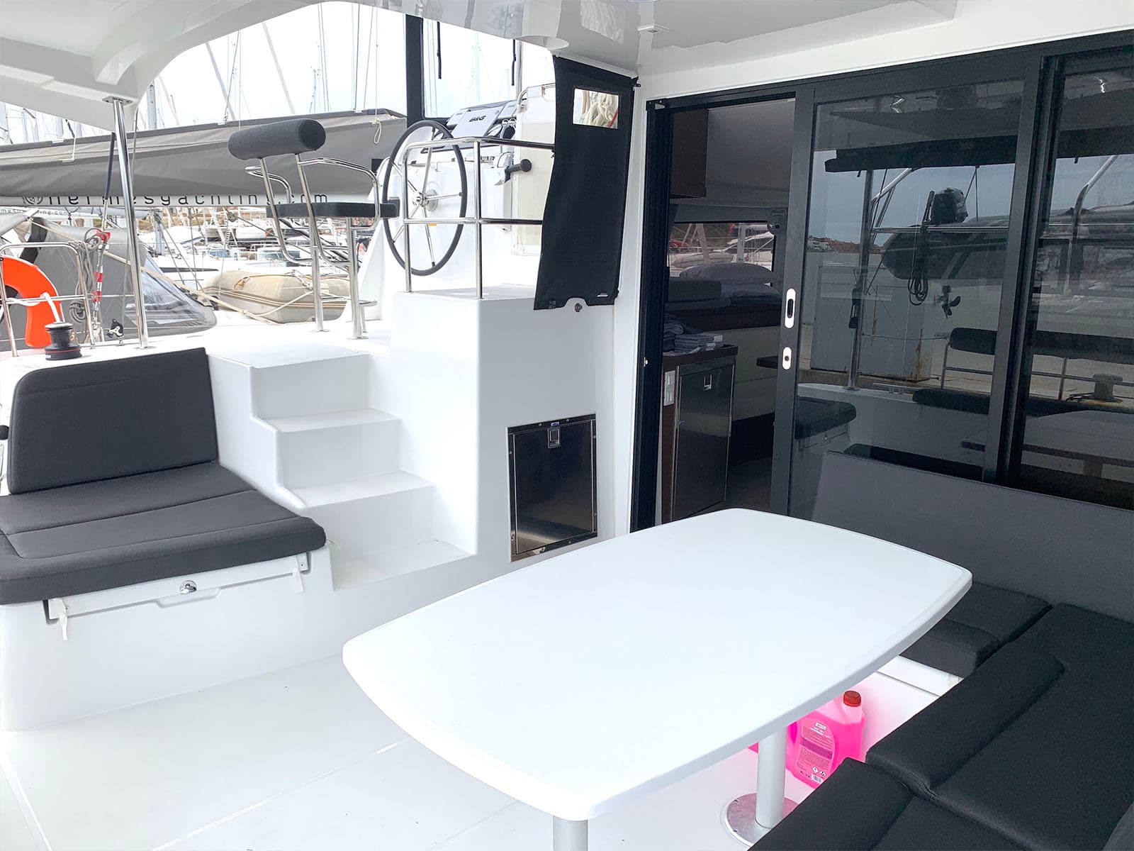 Lagoon 42 - photo 11