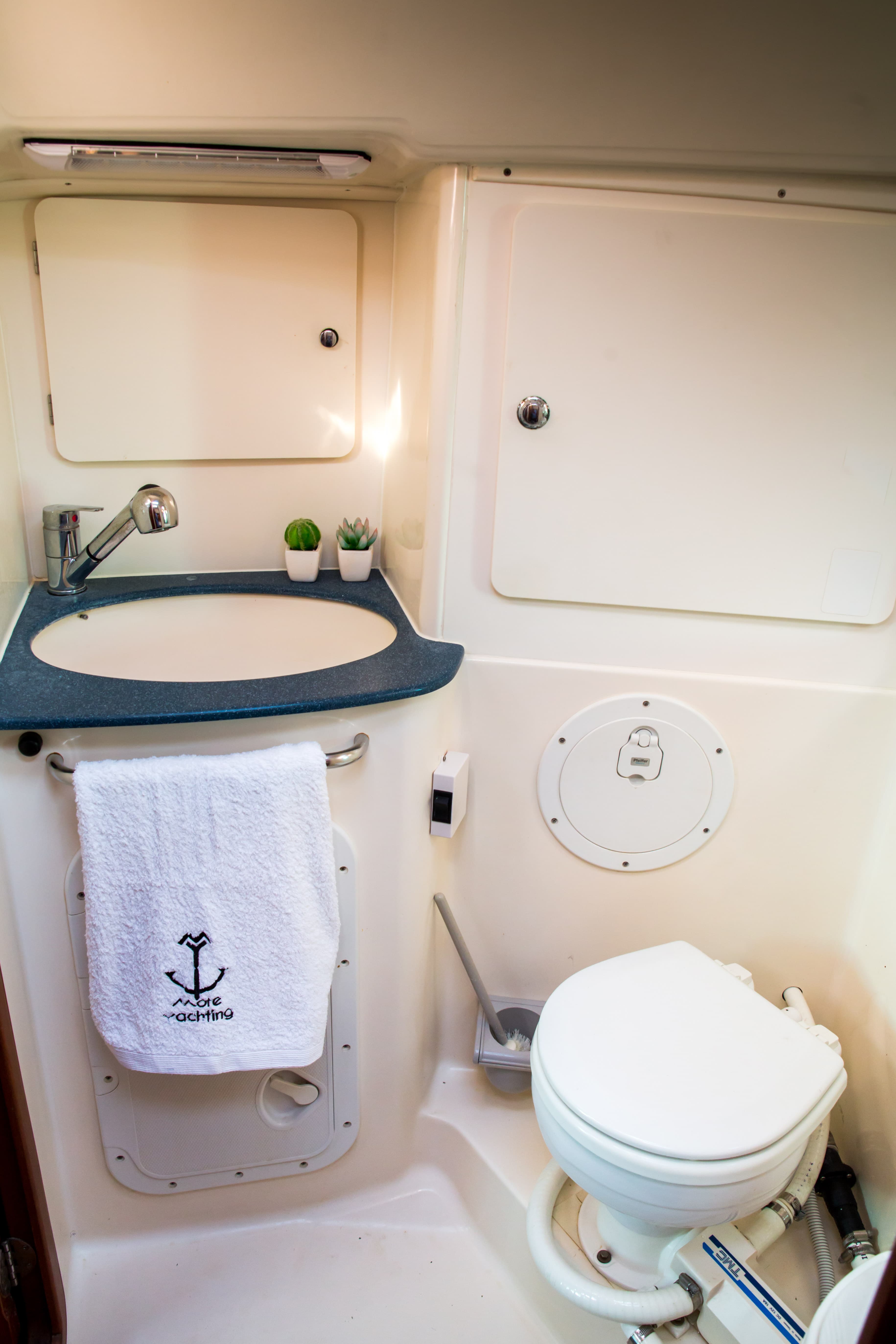 Bavaria 36 - photo 5