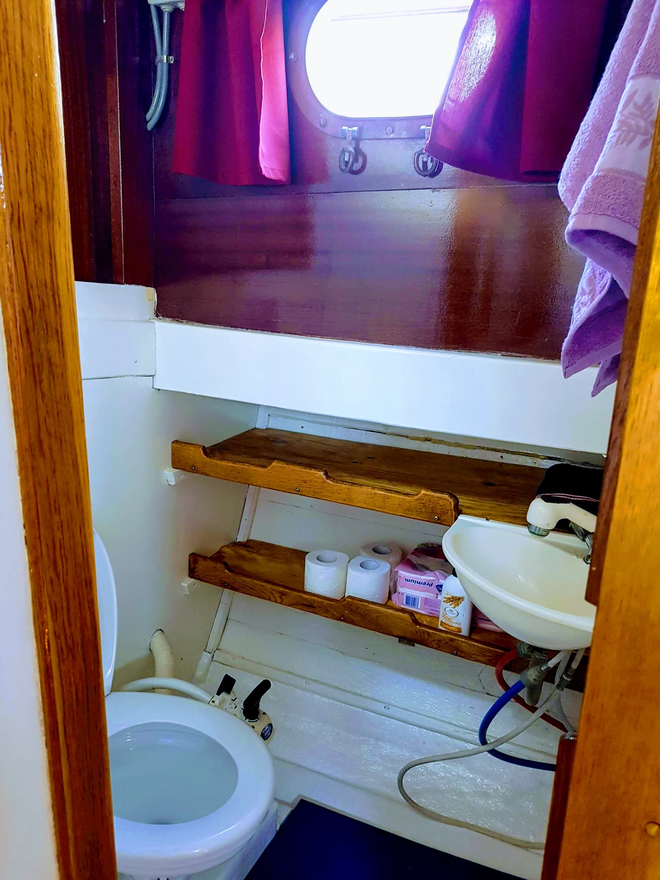 Motor sailer - photo 4