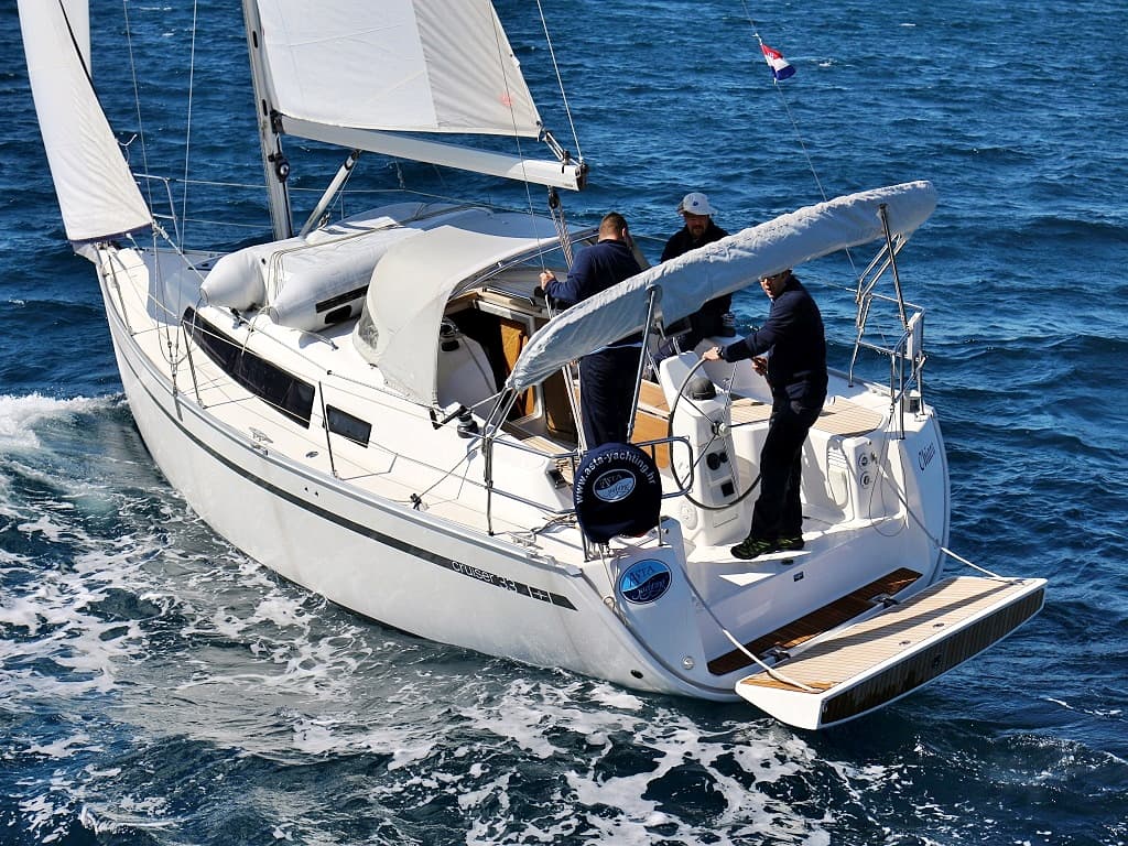 Bavaria Cruiser 33 - photo