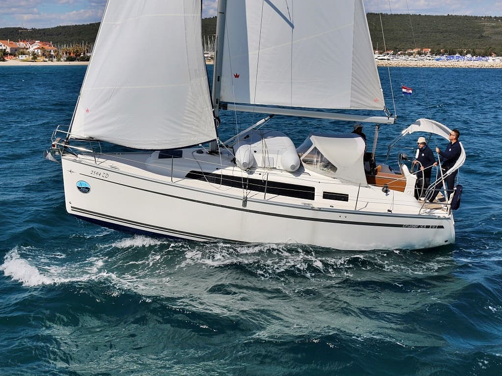 Bavaria Cruiser 33 - photo