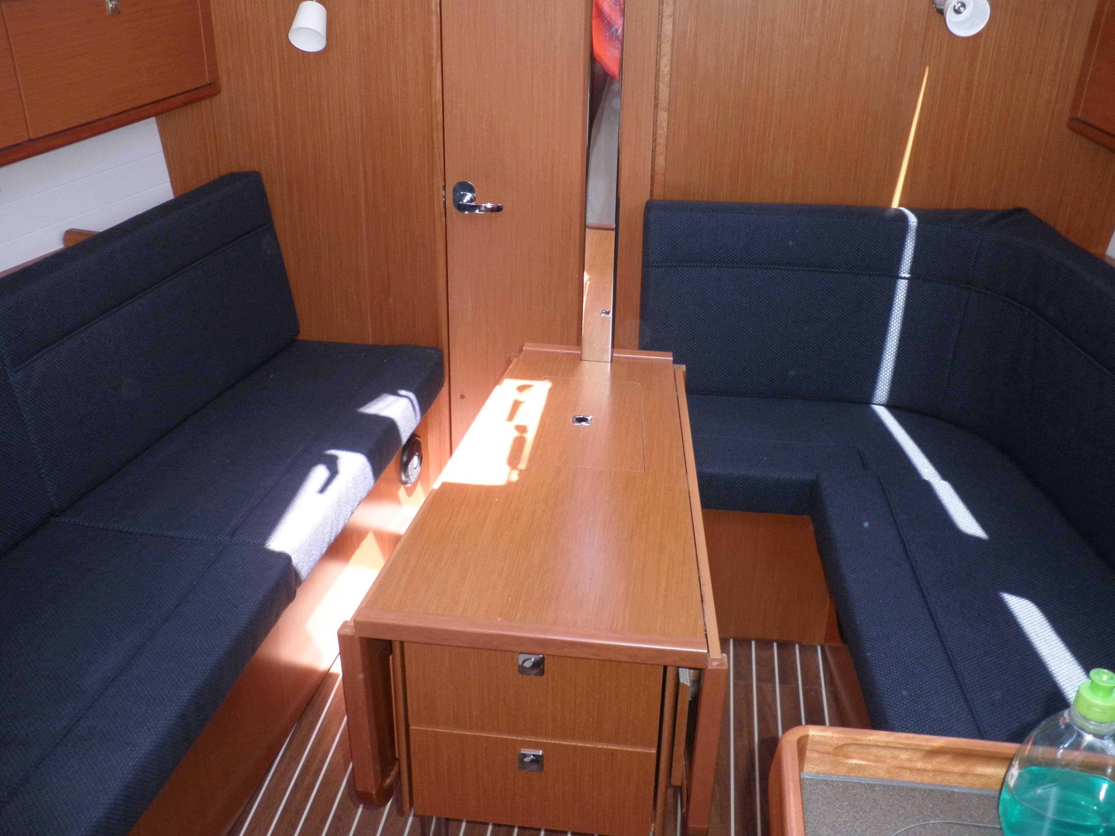 Bavaria Cruiser 33 - photo 12