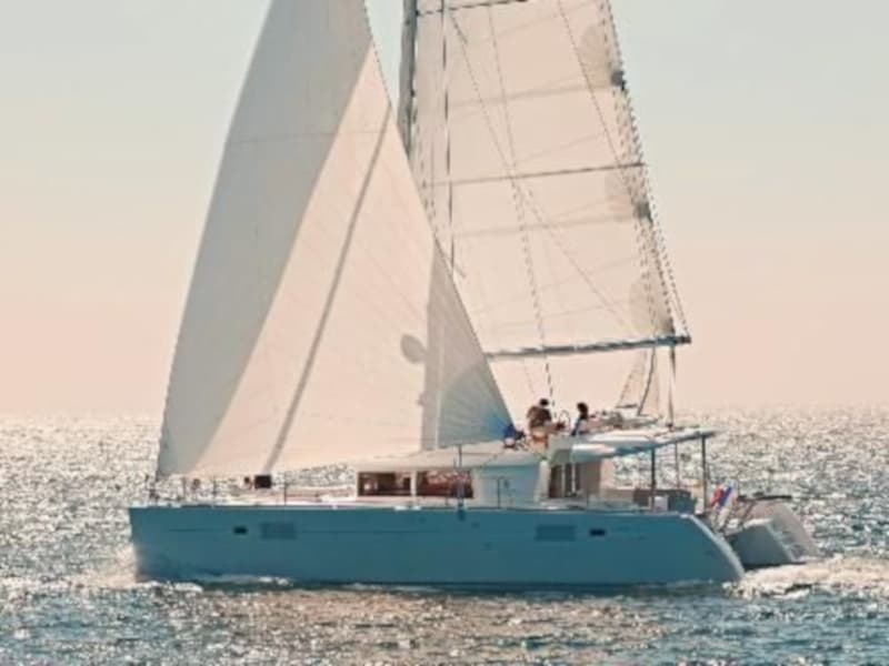 Lagoon 450 Fly - photo
