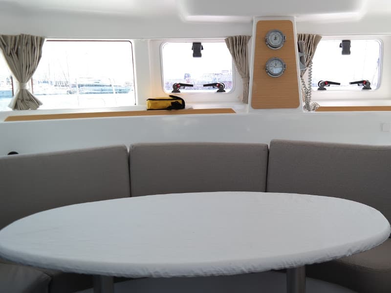 Lagoon 380 - photo 4