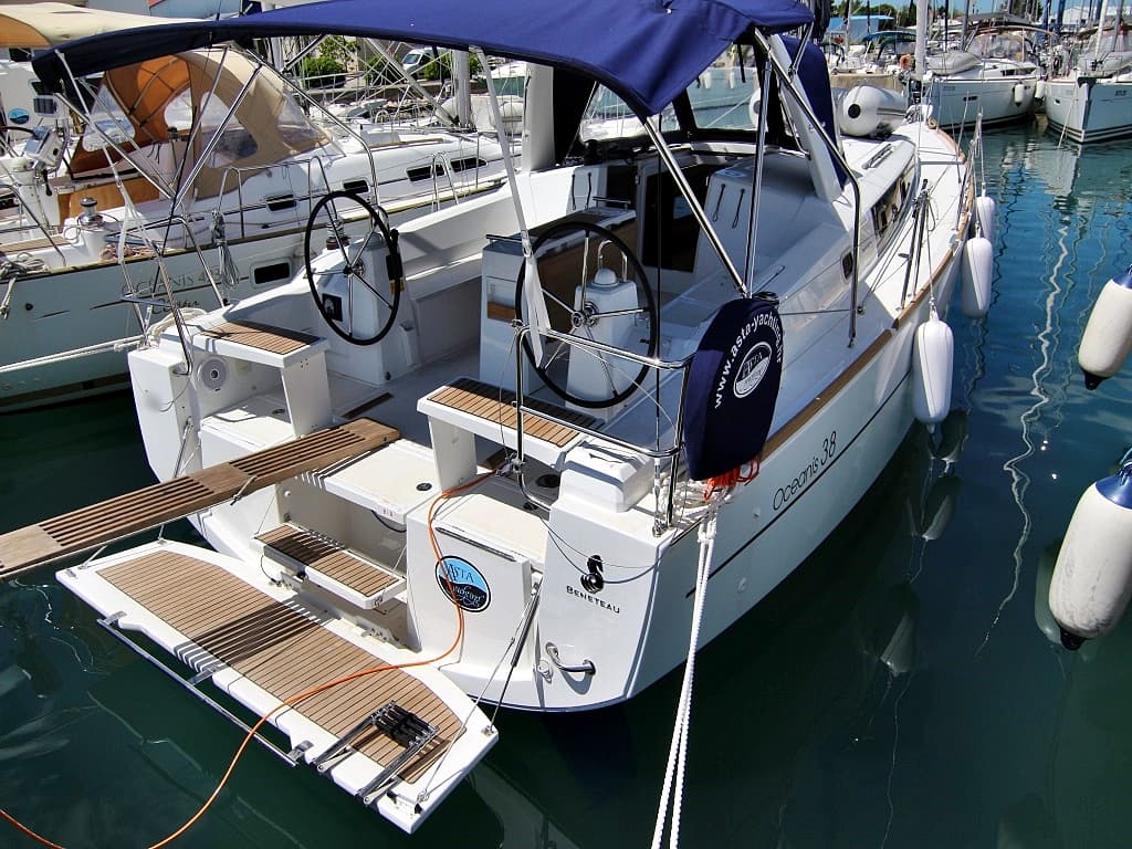 Oceanis 38.1 - photo 4