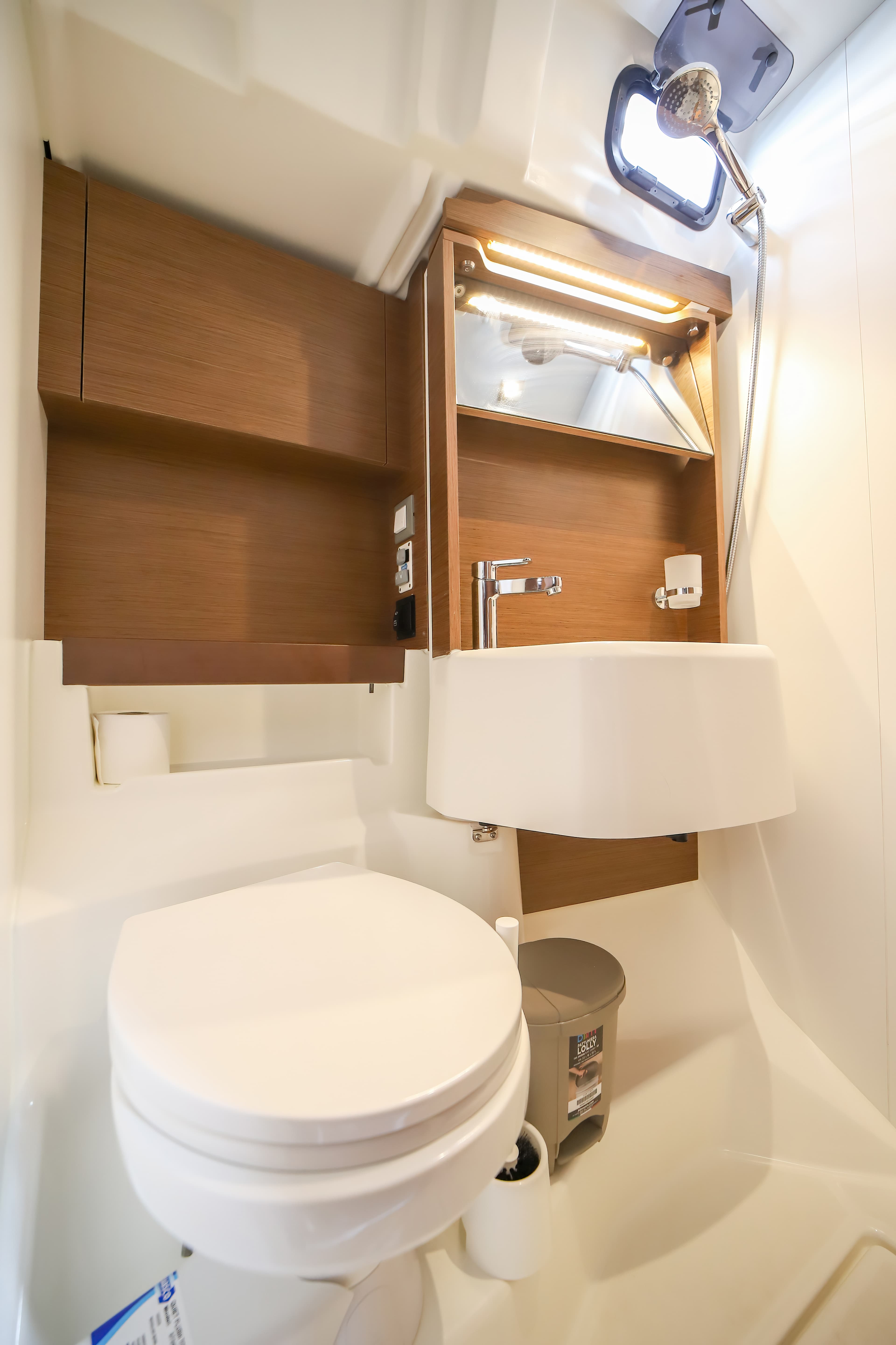 Oceanis 51.1 - photo 17