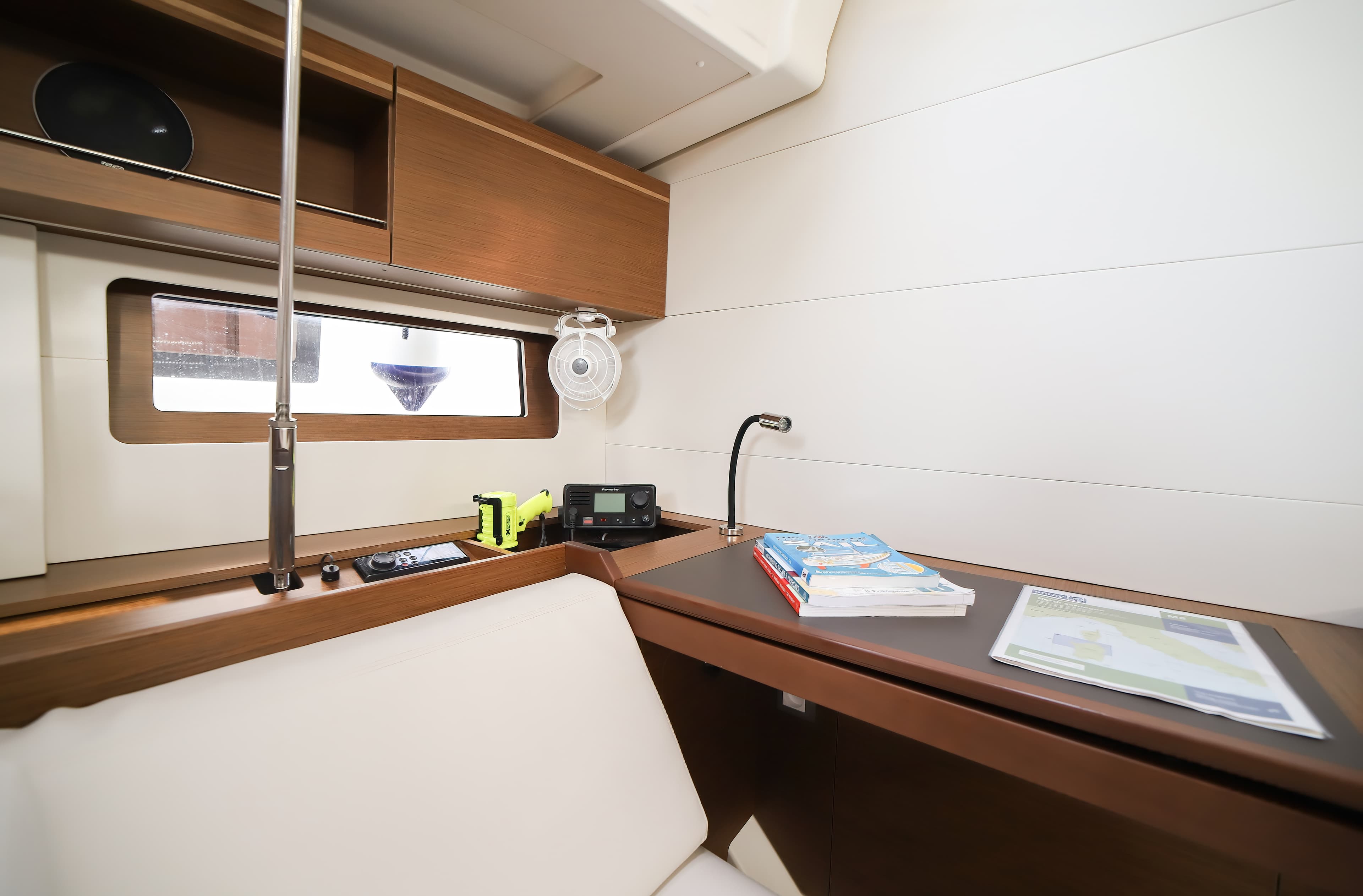 Oceanis 51.1 - photo 8