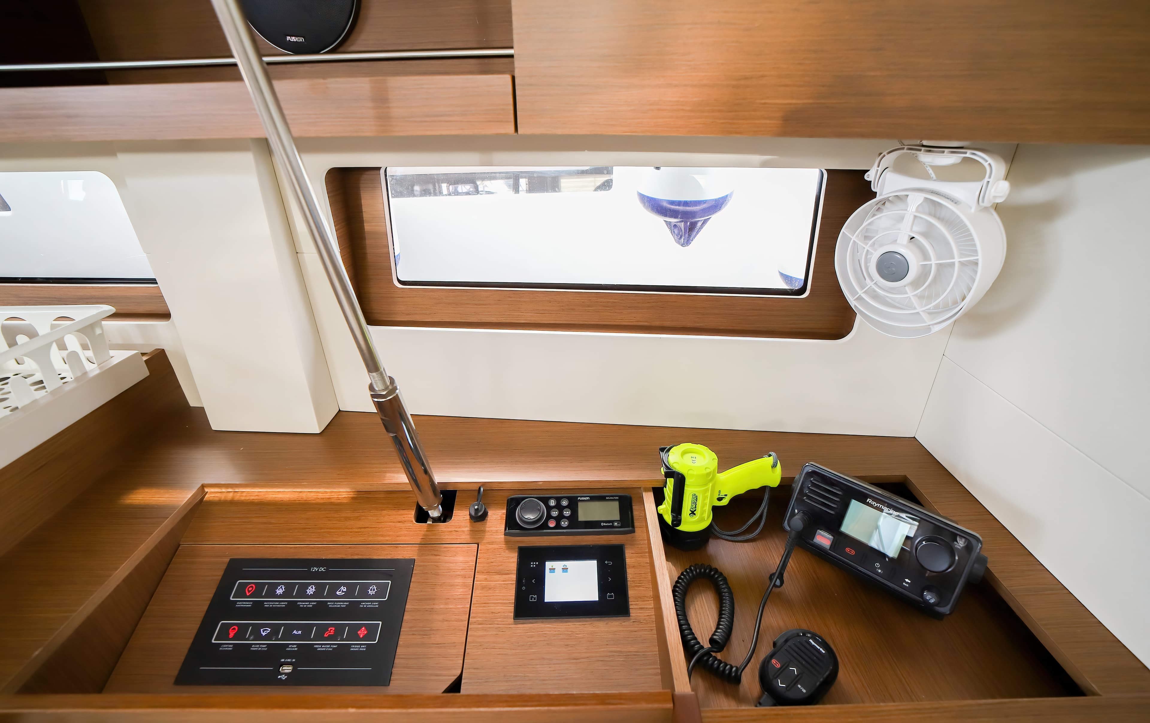 Oceanis 51.1 - photo 6