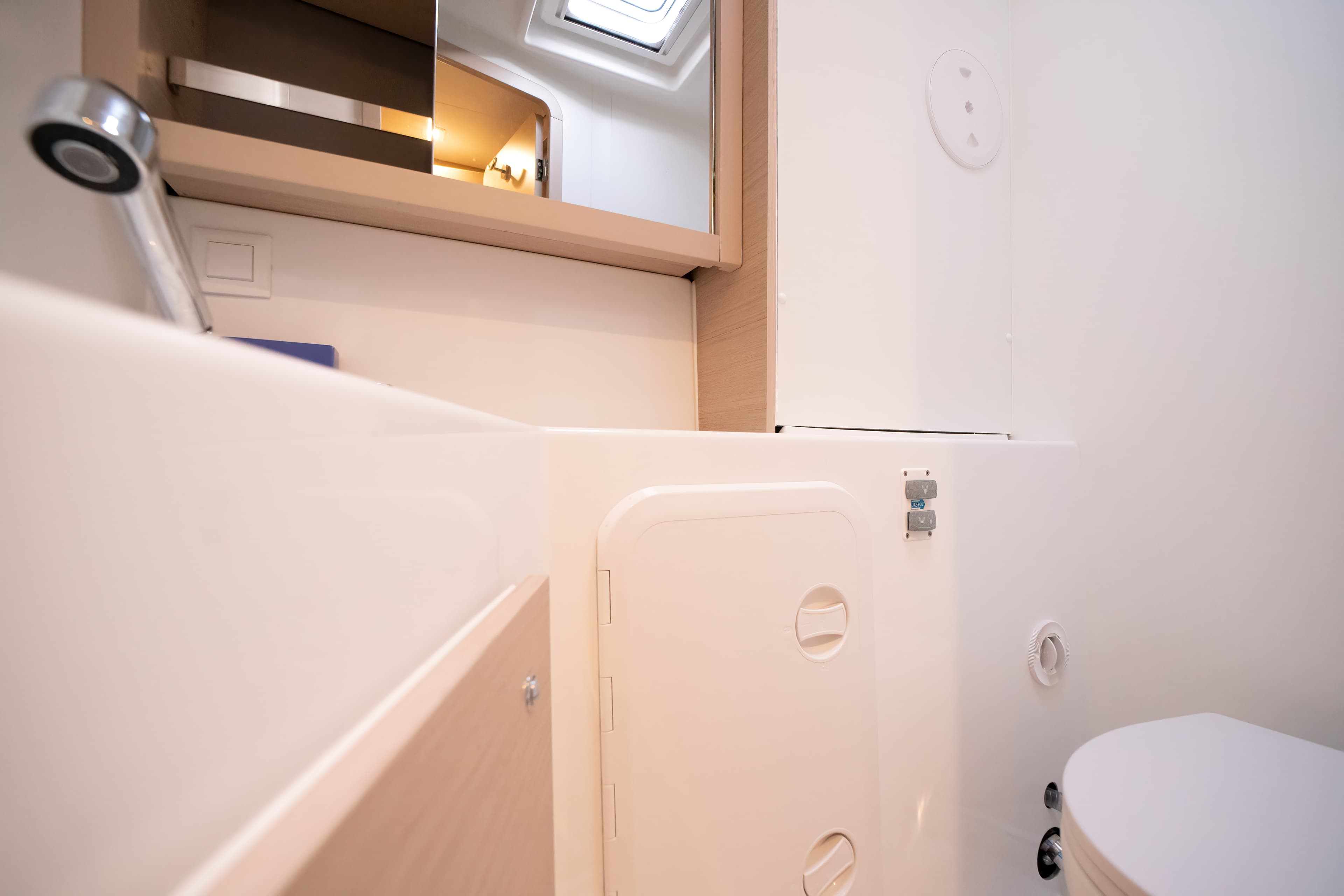 Lagoon 42 - photo 10