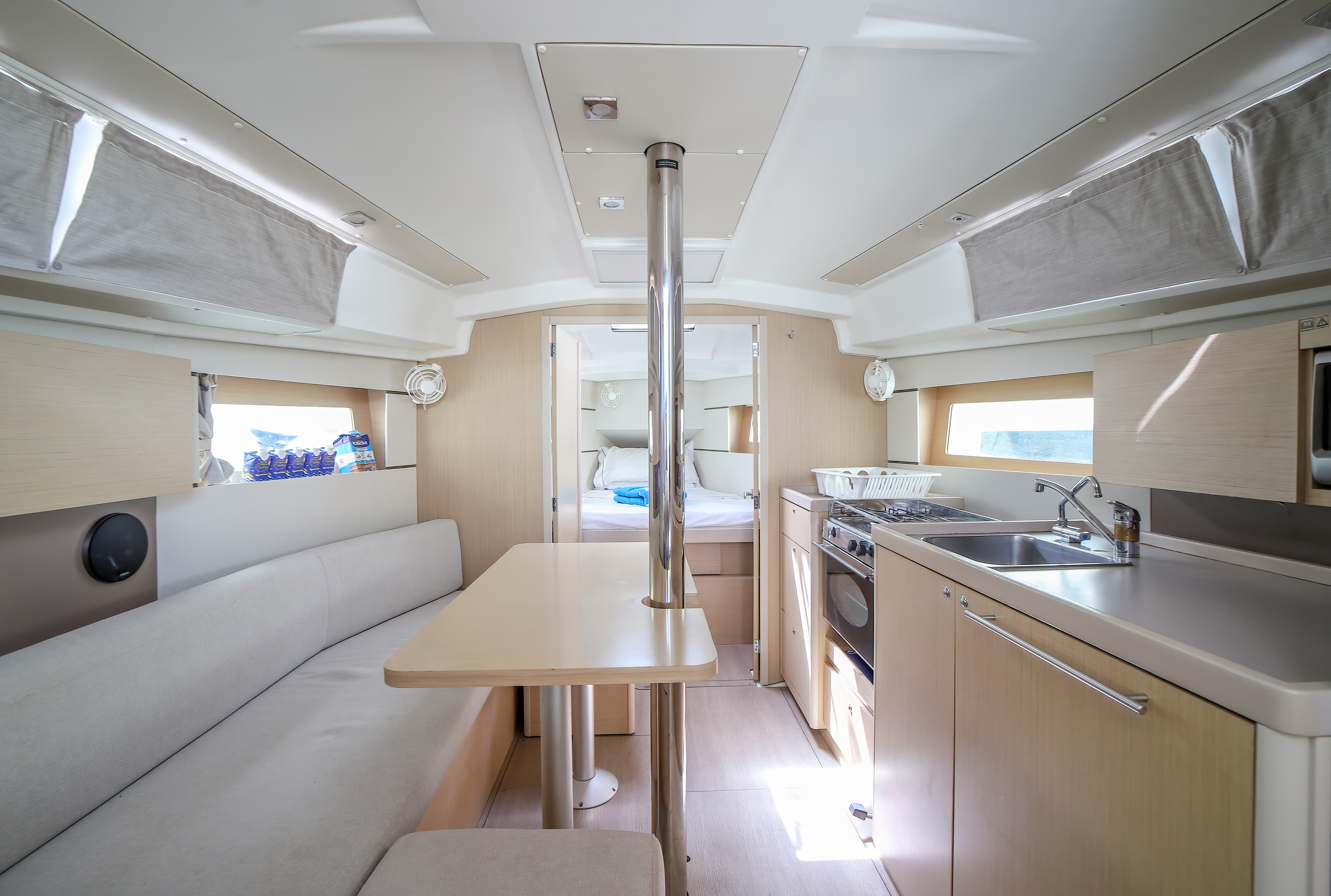 Oceanis 35.1 - photo 13