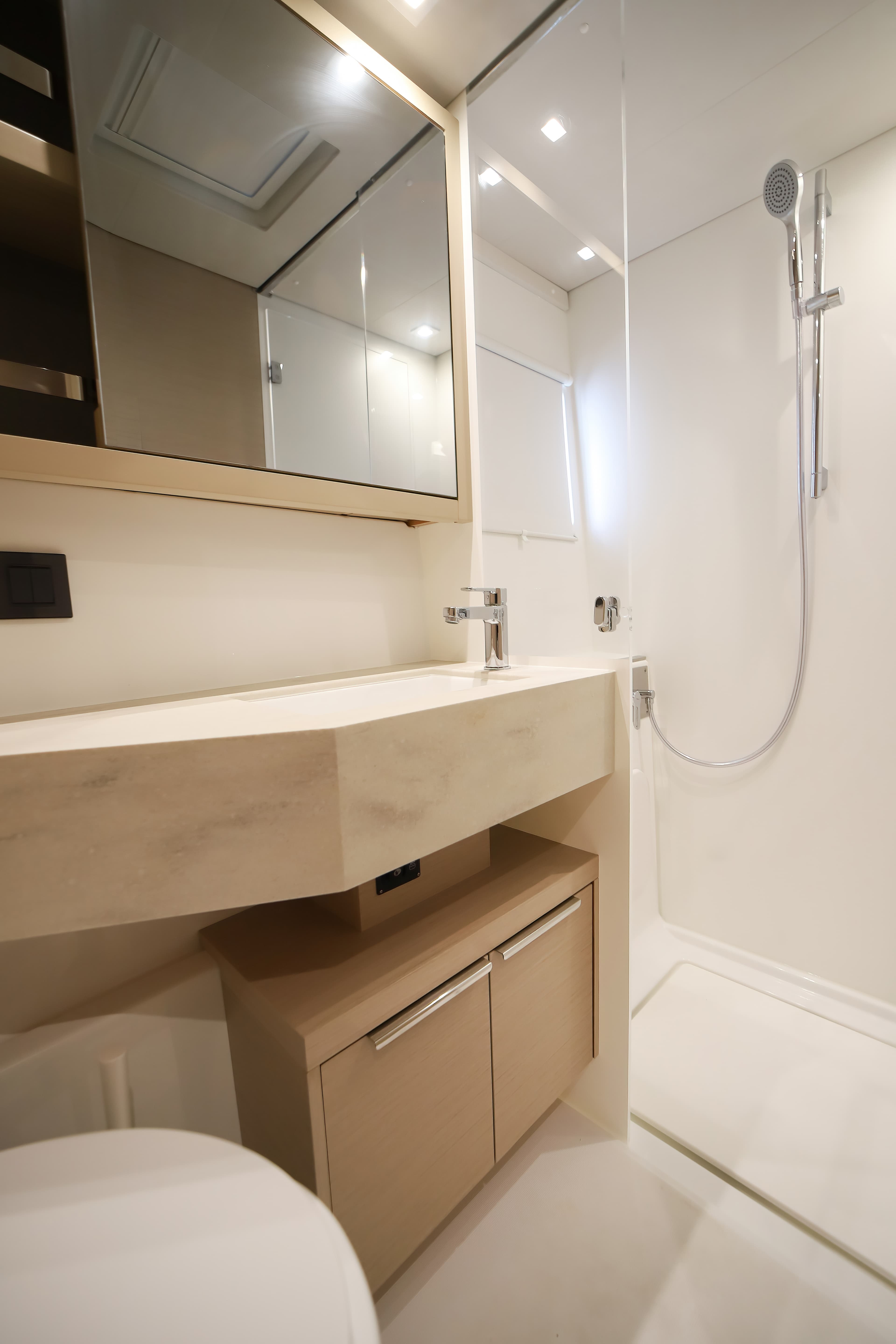 Lagoon 46  - photo 9