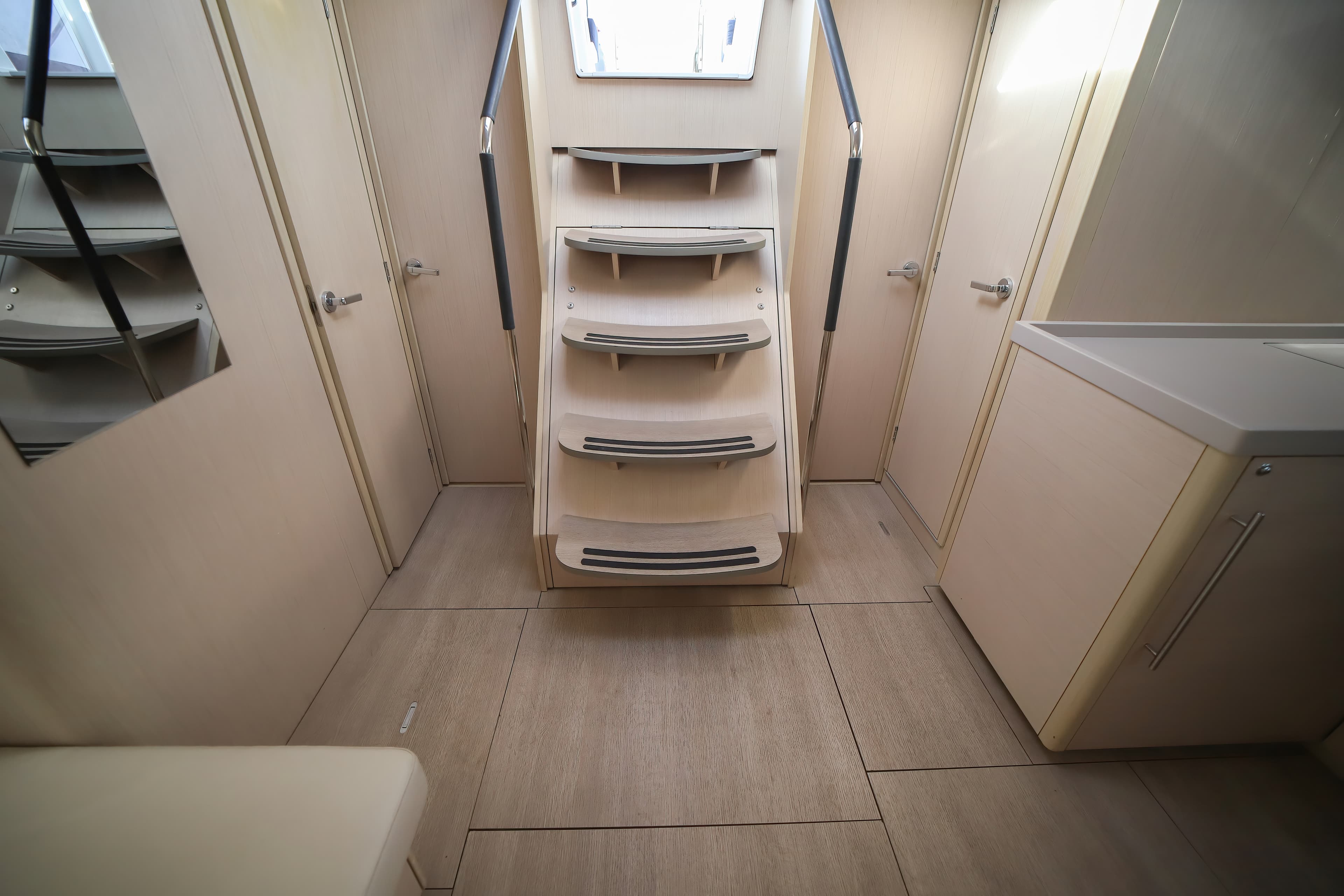 Oceanis 51.1 - photo 16